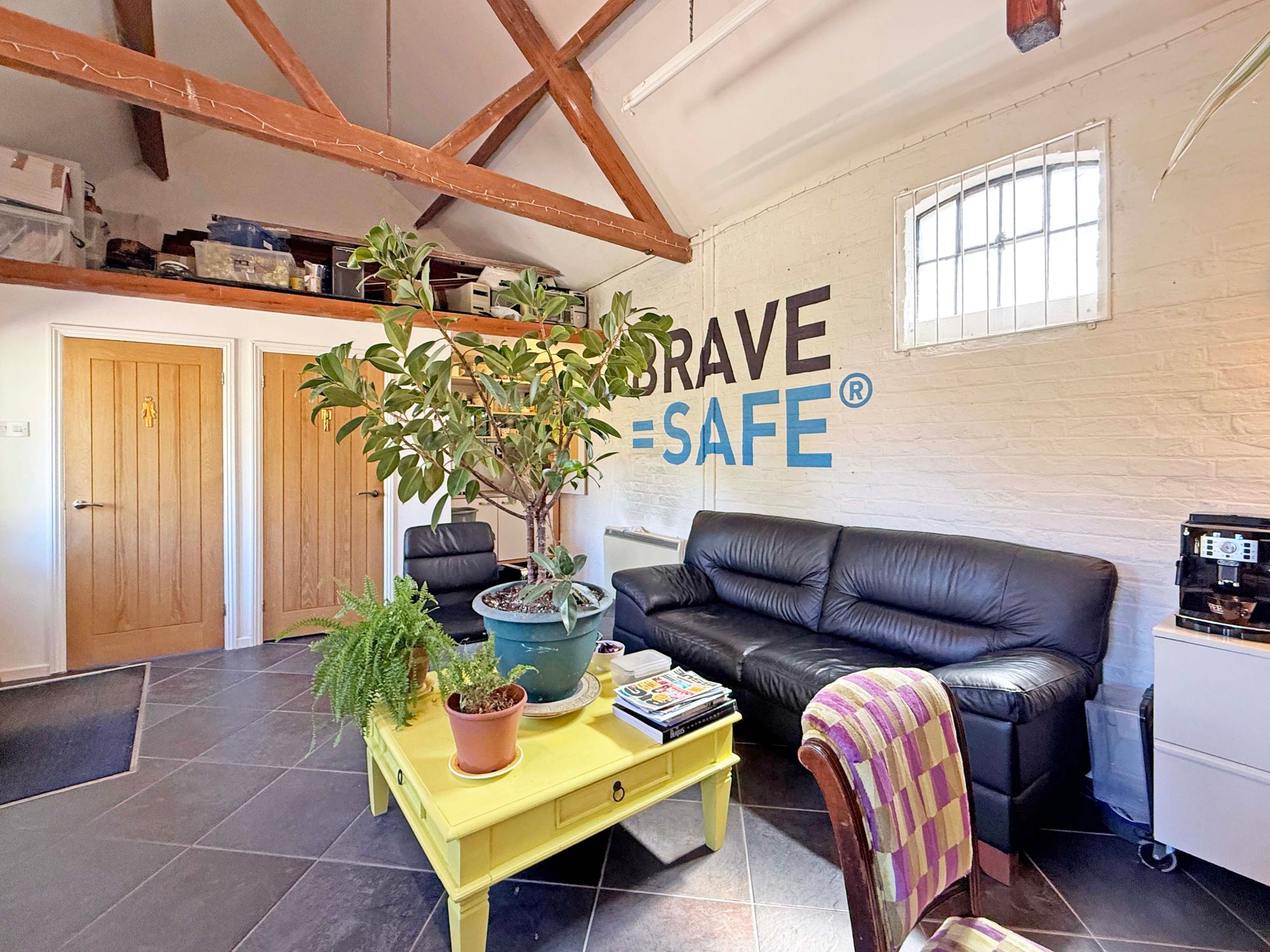 Commercial property to rent in High Street, Pershore 3