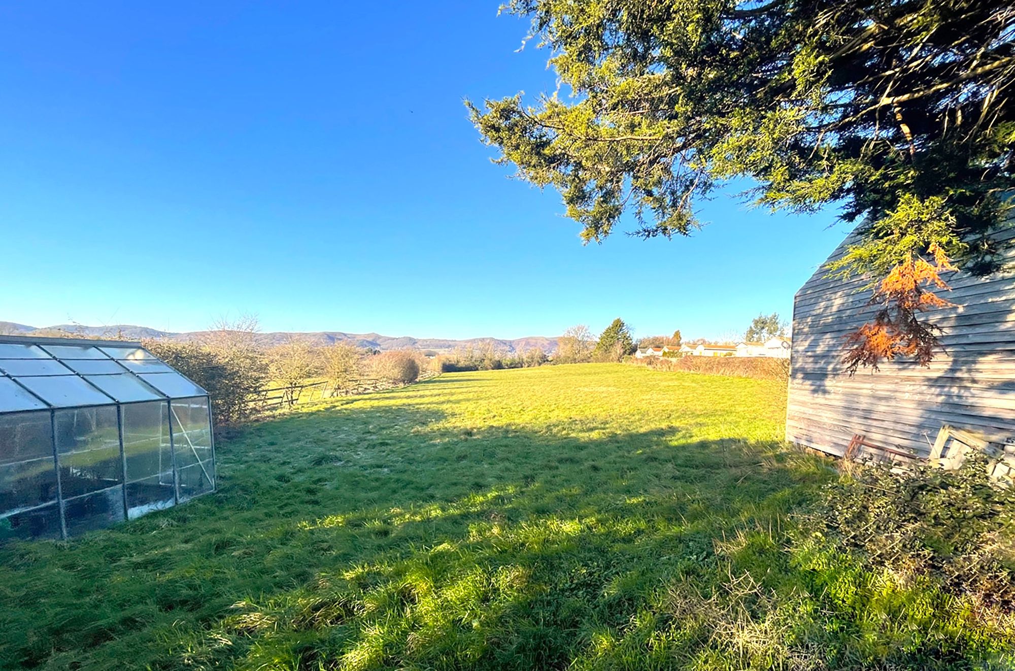 5 bed detached bungalow for sale in Hook Bank, Worcester  - Property Image 6
