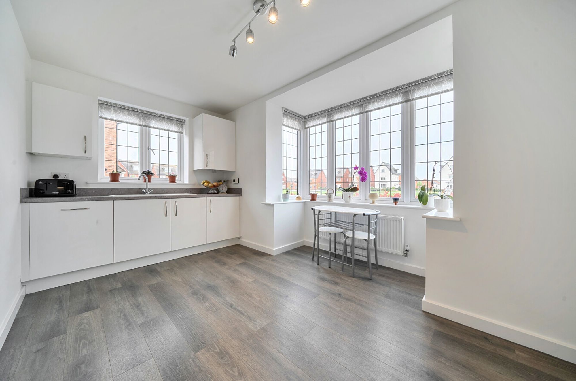 4 bed detached house for sale in Magdalen Drive, Evesham 2