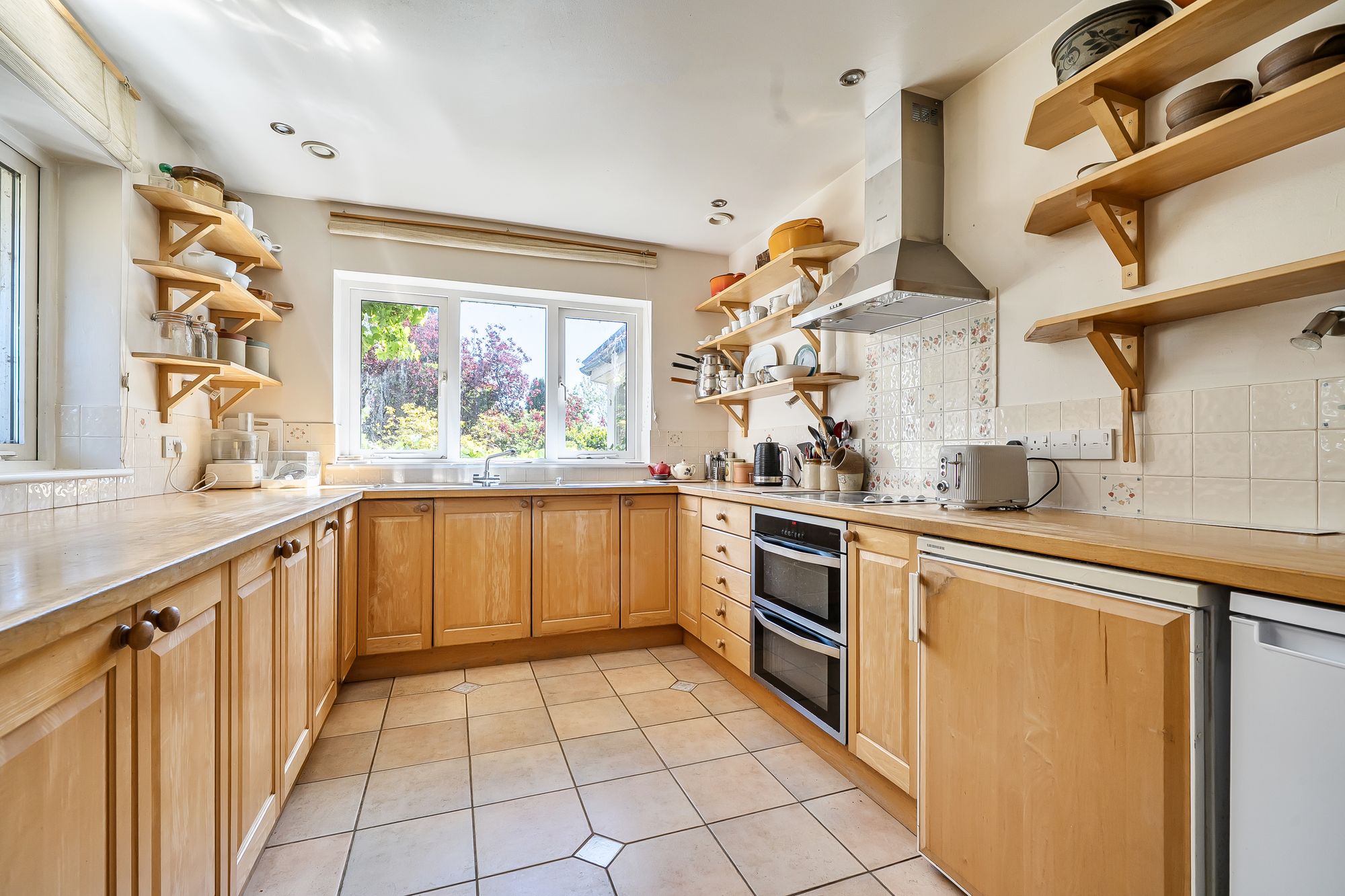 4 bed detached house for sale in Worcester Road, Pershore 2
