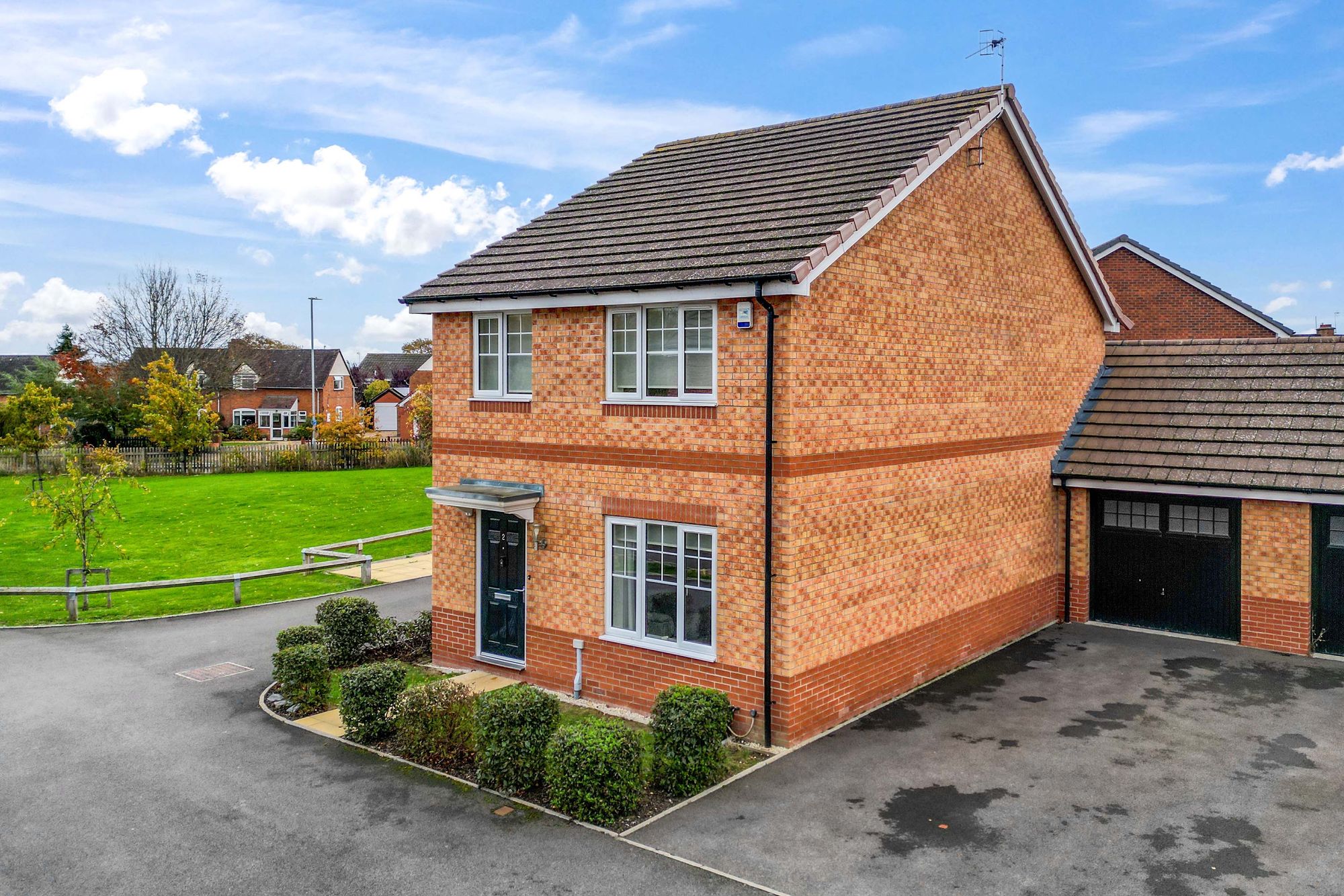 3 bed detached house for sale in Gorse Fields, Pershore  - Property Image 1