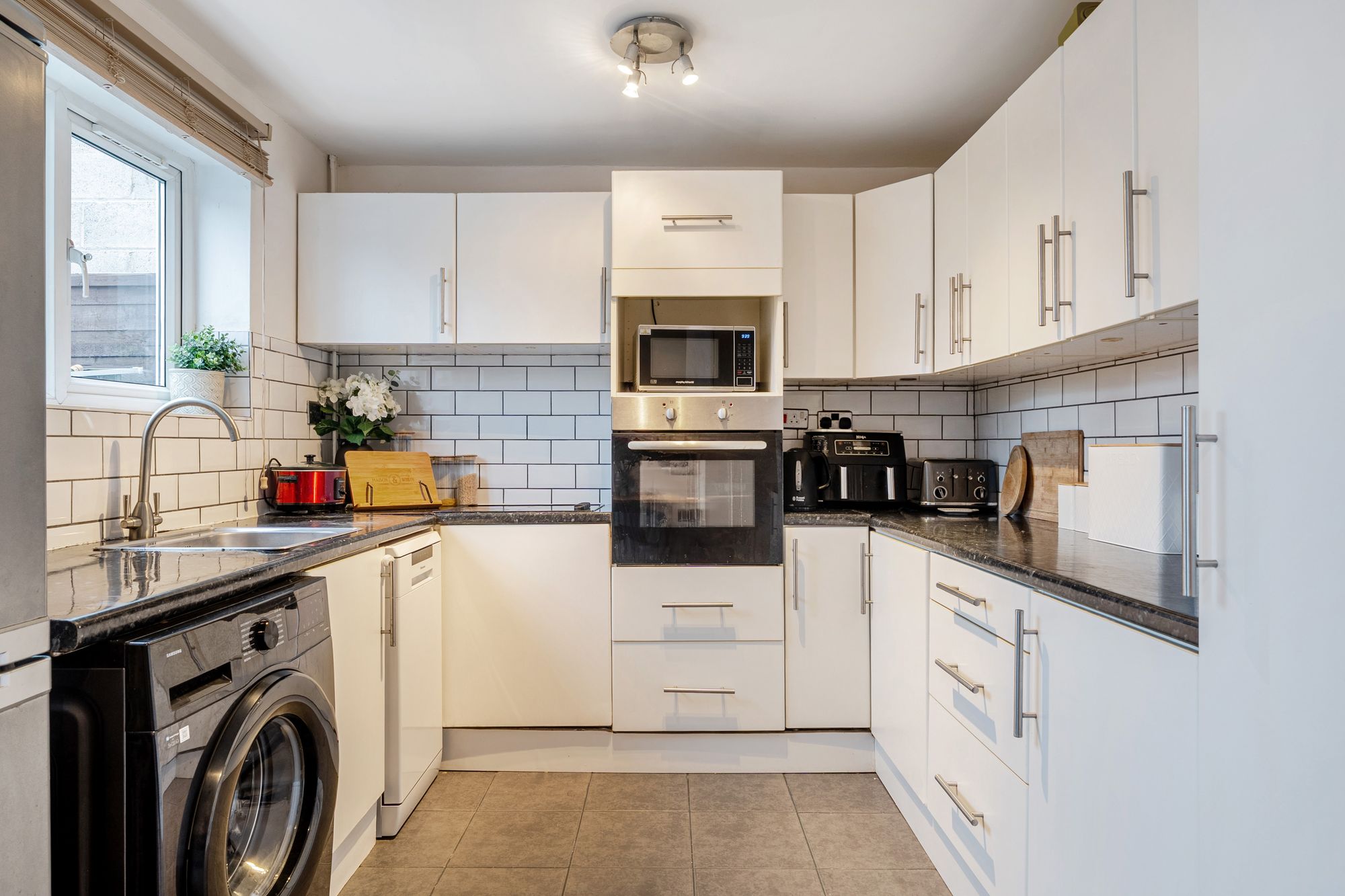 3 bed semi-detached house for sale in Chestnut Close, Pershore  - Property Image 2