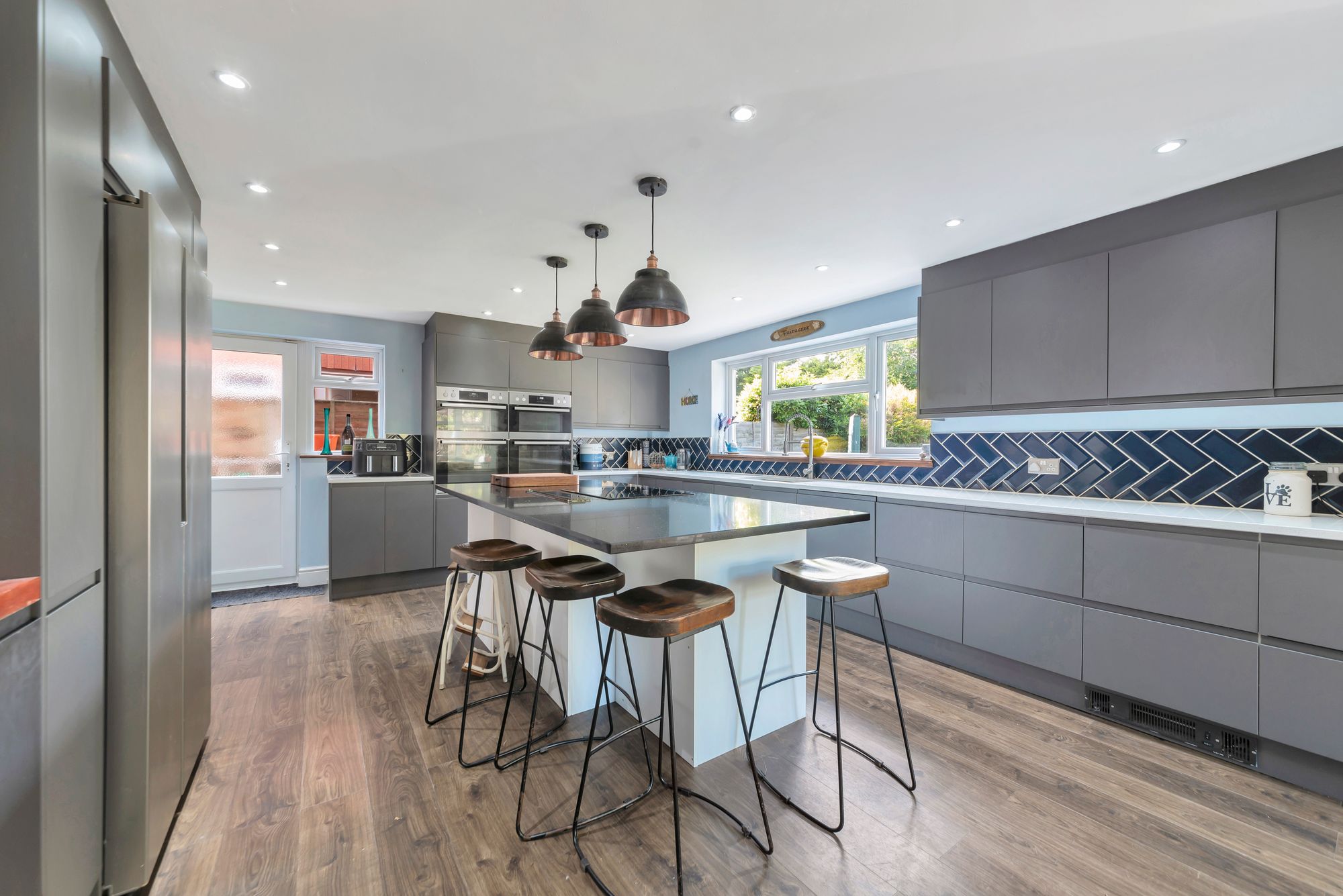 5 bed detached house for sale in Walcot Lane, Pershore 1