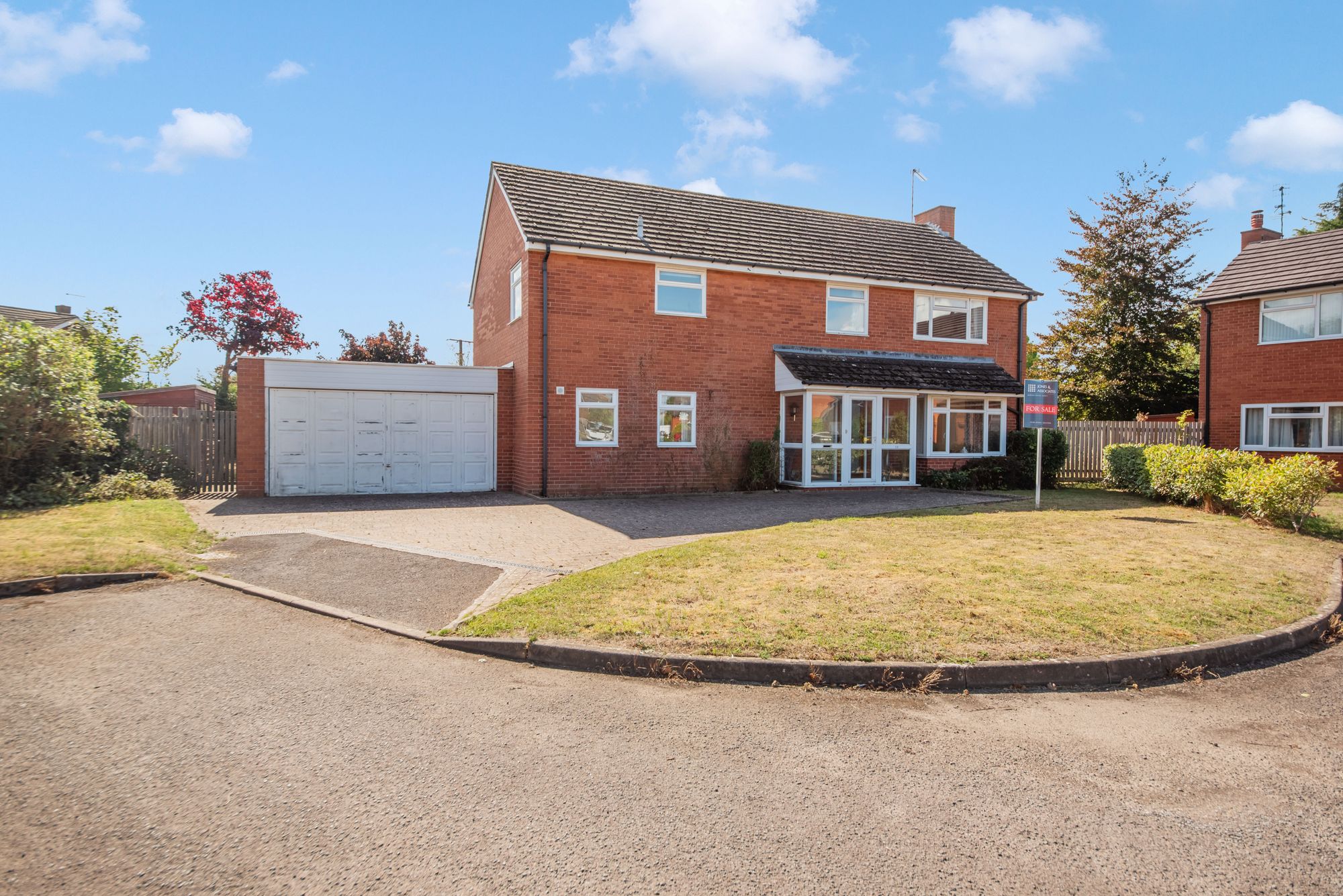 5 bed detached house for sale in Butt Furlong, Pershore  - Property Image 2