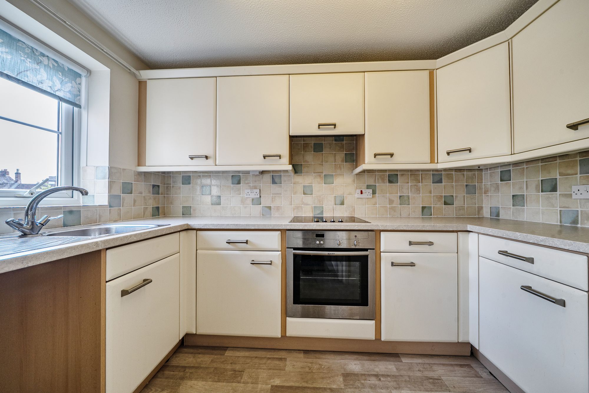 2 bed flat for sale in Ganderton Court, Pershore 2