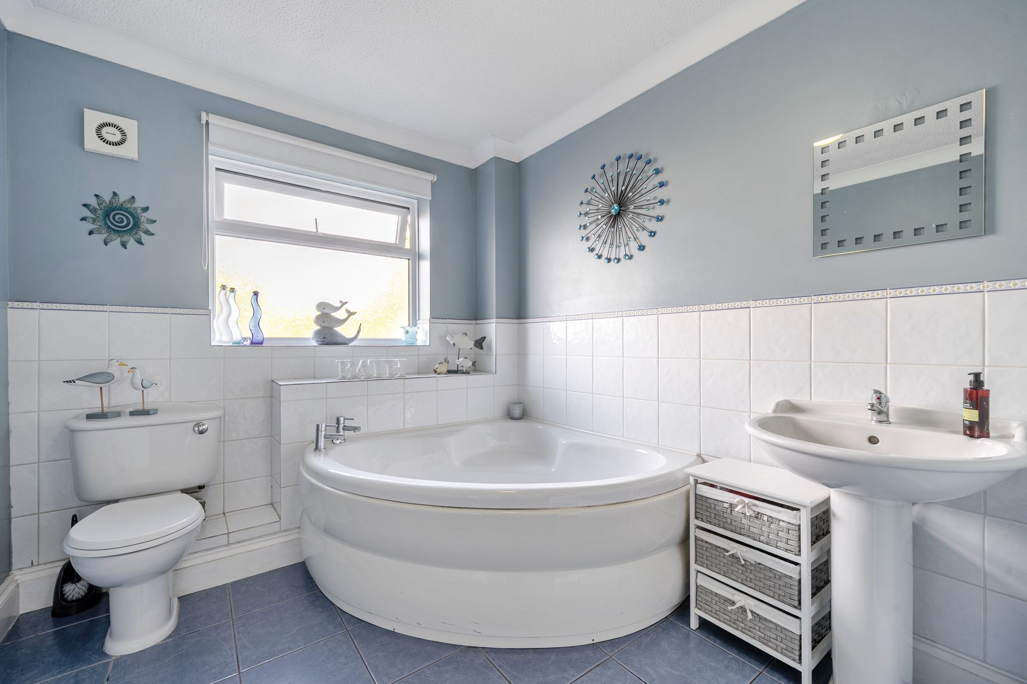 5 bed detached house for sale in Merryfields, Malvern 8