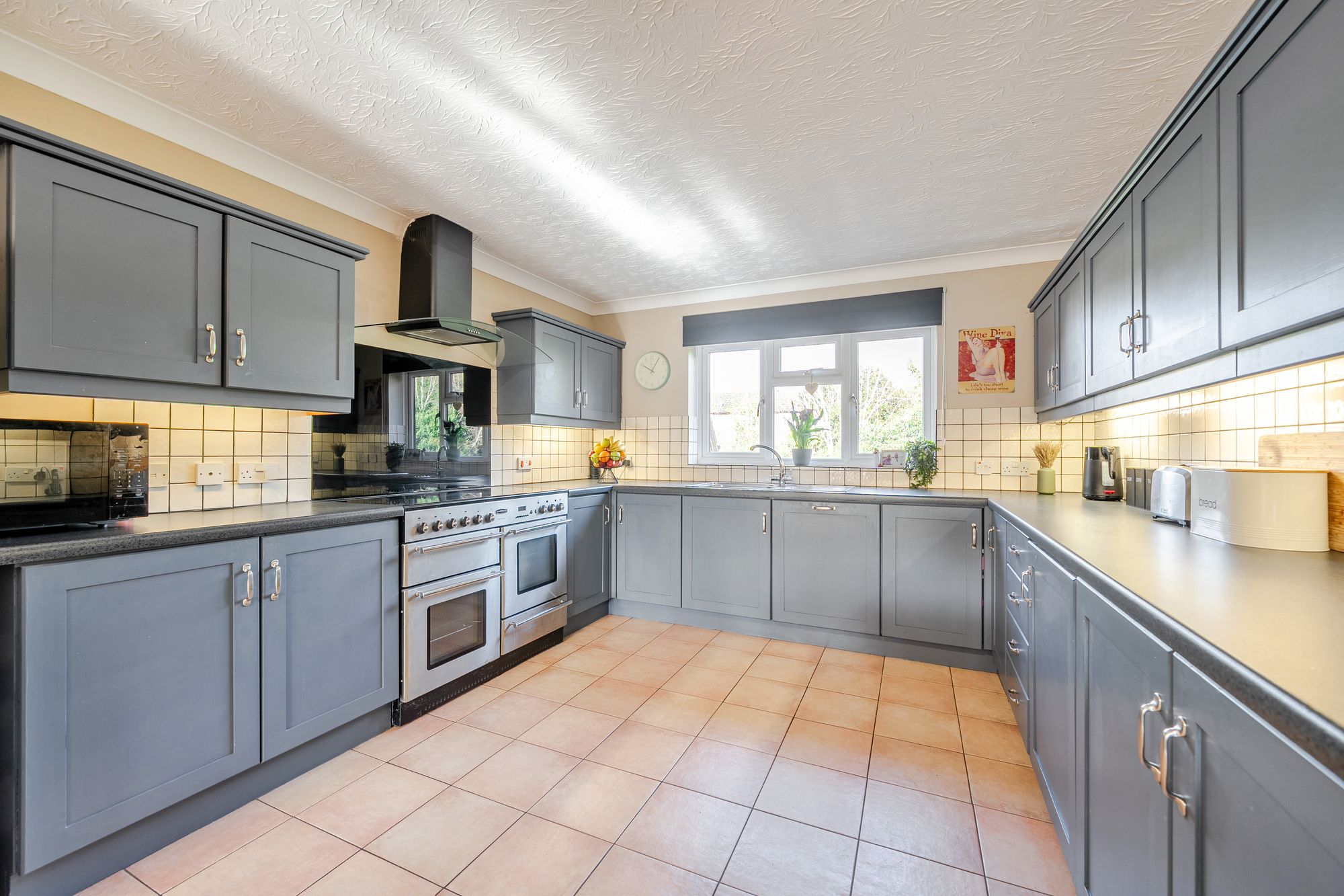 5 bed detached house for sale in Merryfields, Malvern  - Property Image 2