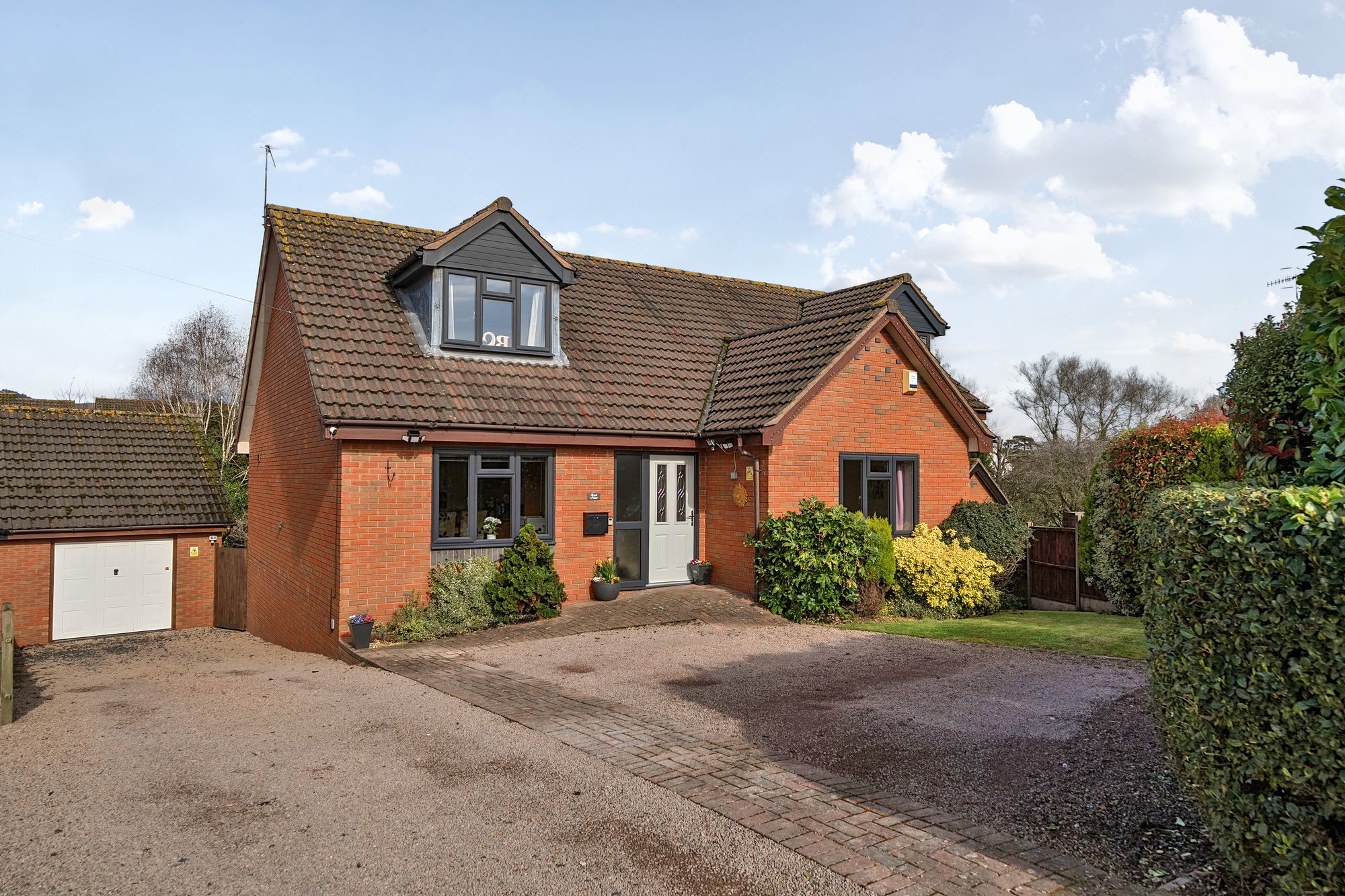 5 bed detached house for sale in Merryfields, Malvern - Property Image 1