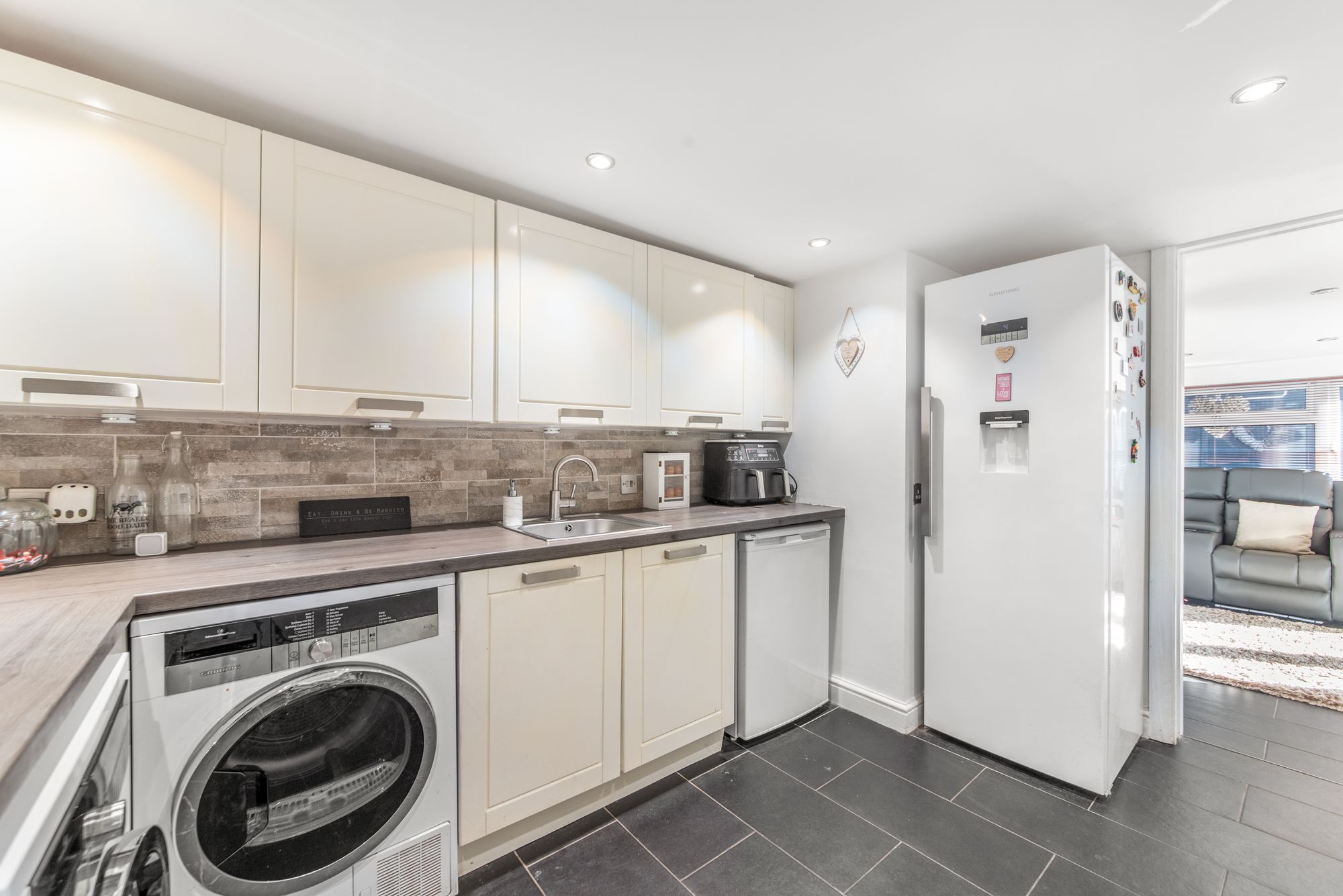 3 bed link detached house for sale in Keepers Close, Pershore 14