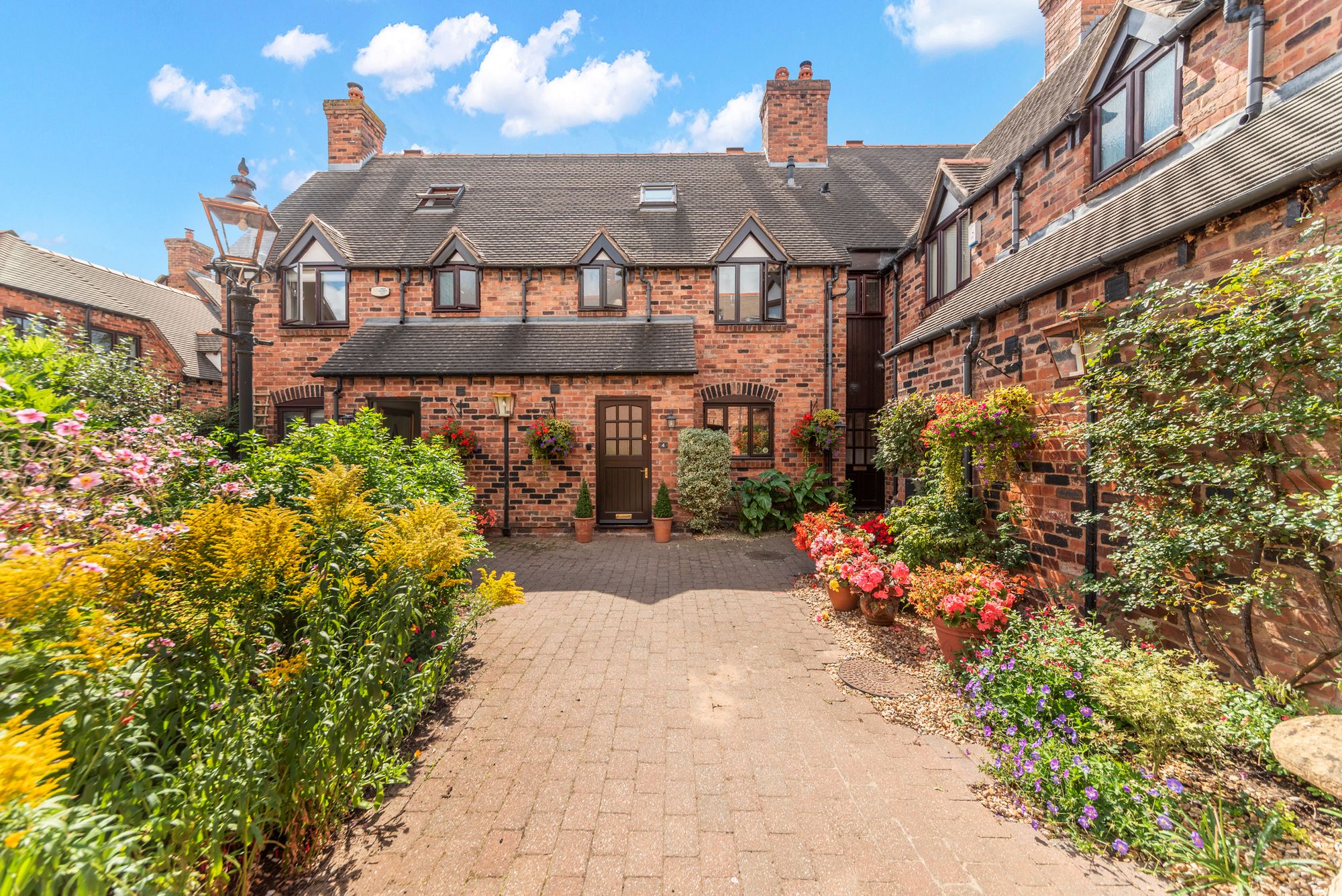 3 bed mid-terraced house for sale in Coach Drive, Pershore - Property Image 1