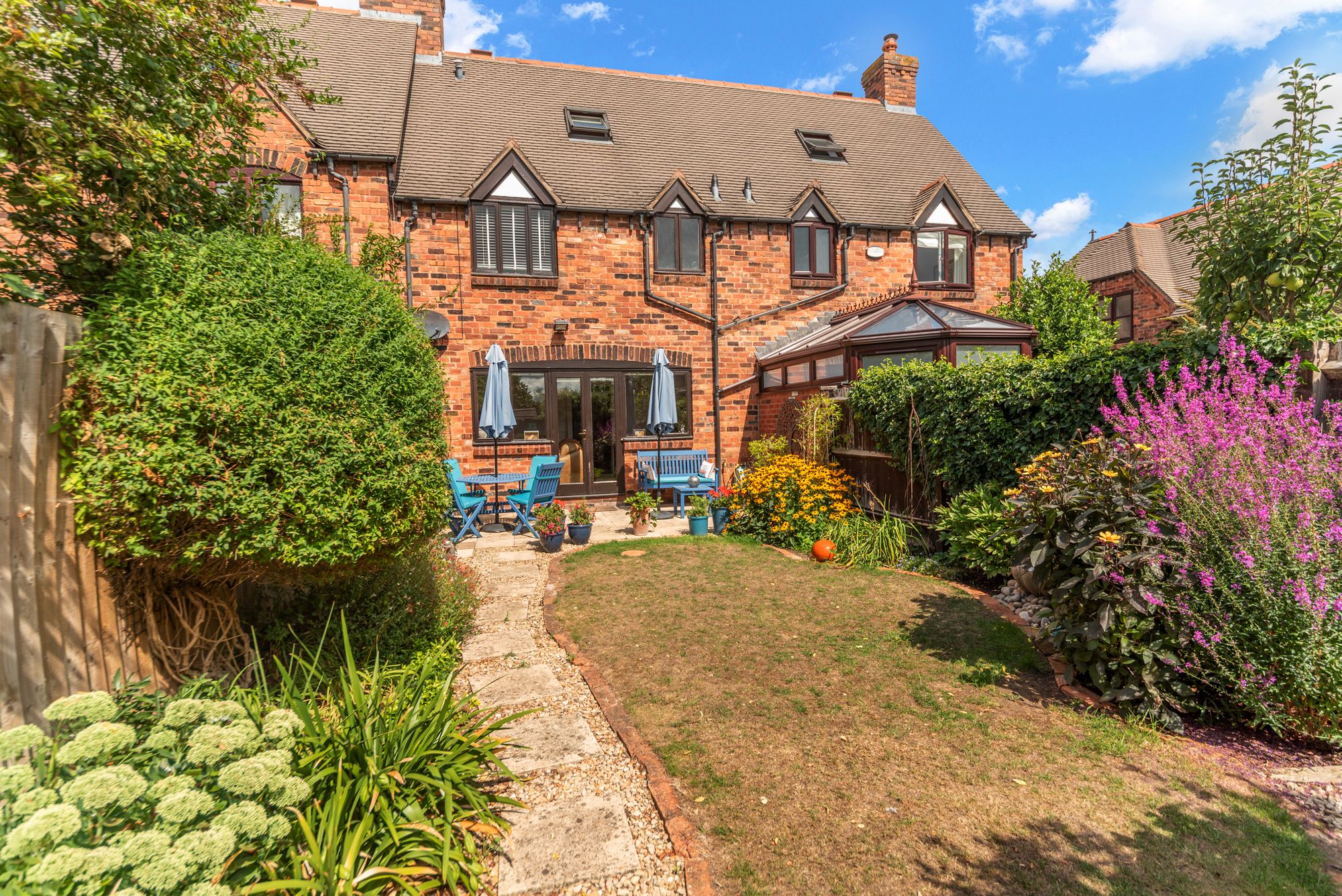 3 bed mid-terraced house for sale in Coach Drive, Pershore  - Property Image 2