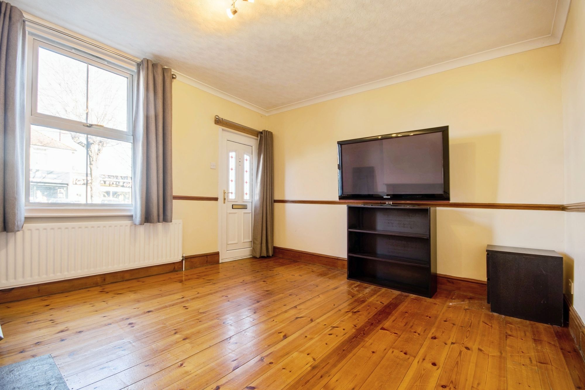3 bed terraced house for sale in Bath Road, Worcester 2