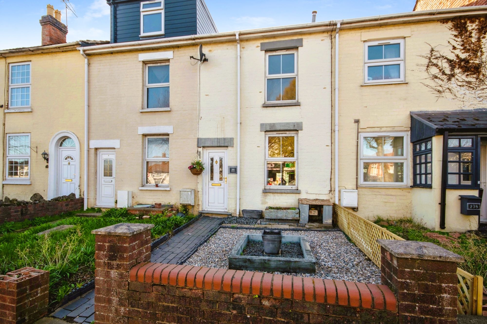 3 bed terraced house for sale in Bath Road, Worcester  - Property Image 1
