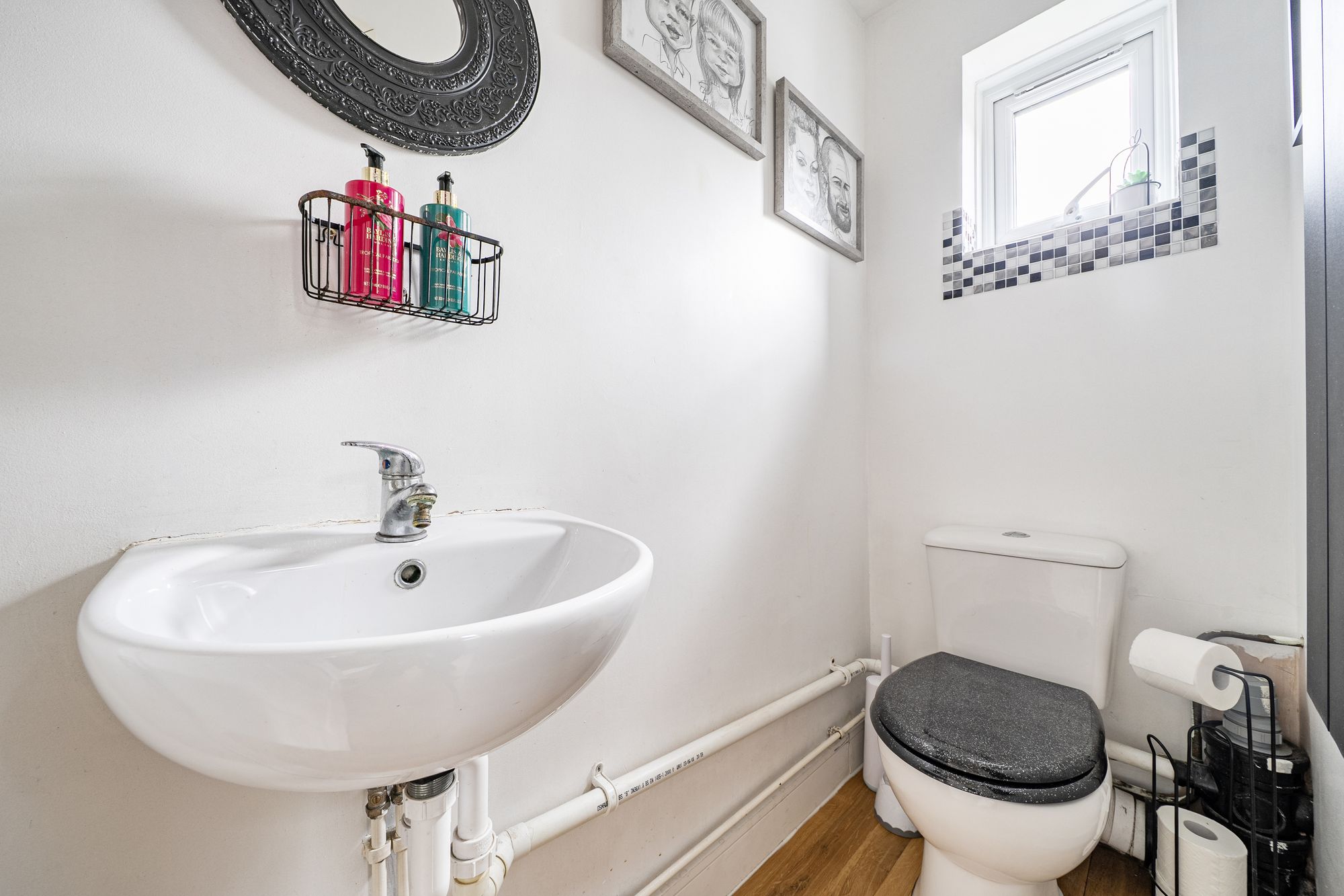 3 bed end of terrace house for sale in Fountain Gardens, Evesham 6