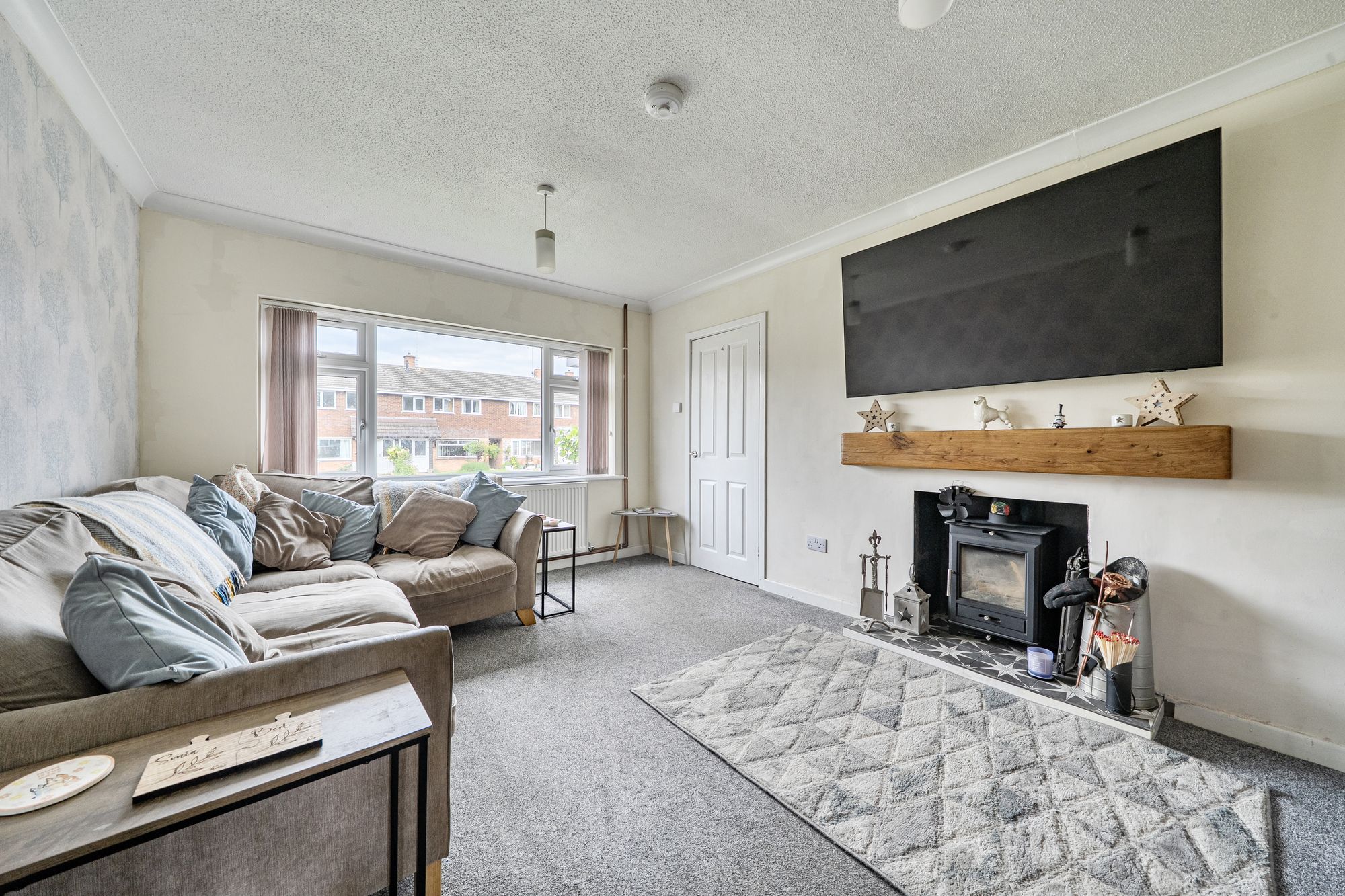 3 bed end of terrace house for sale in Fountain Gardens, Evesham 4