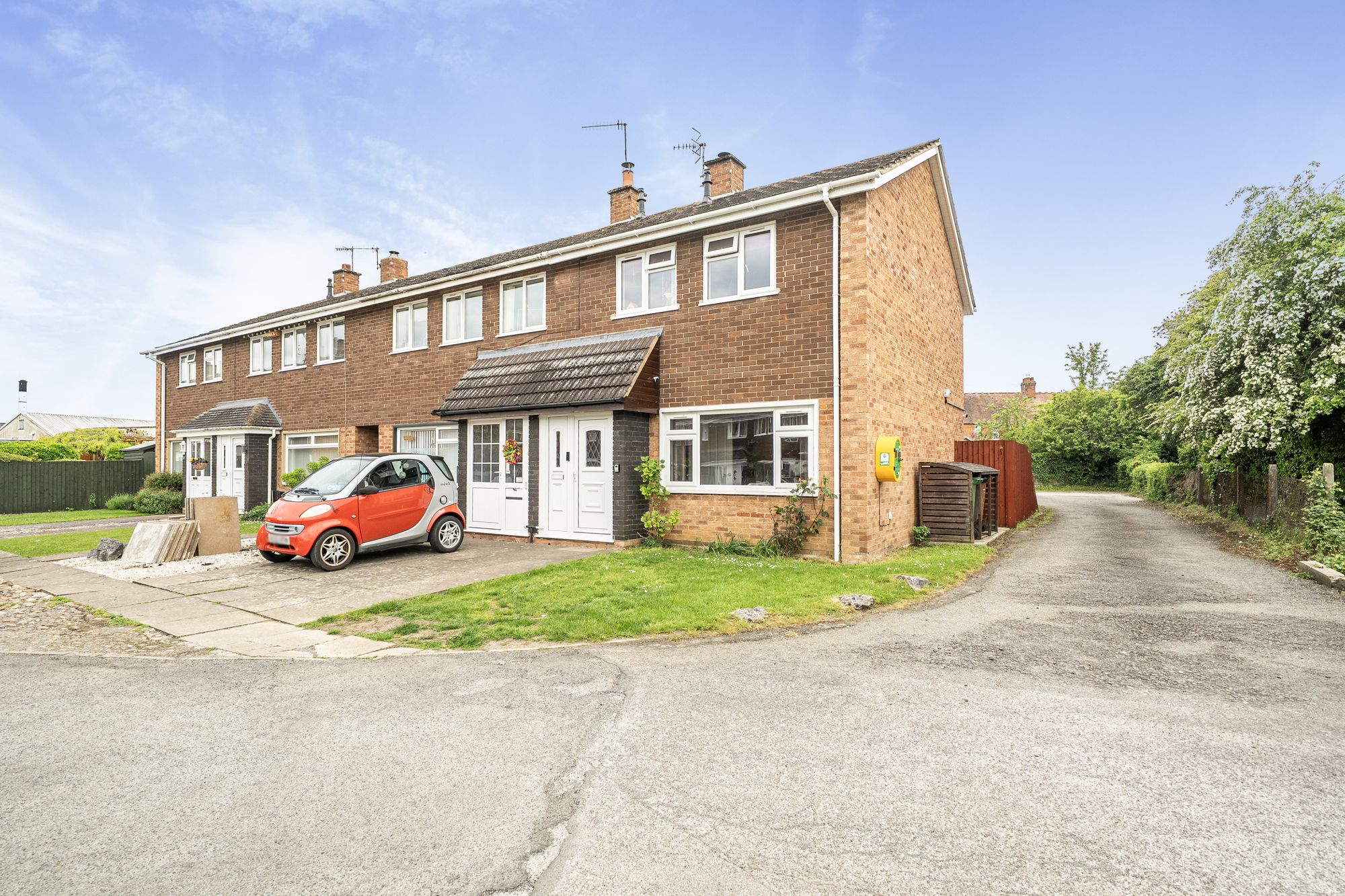 3 bed end of terrace house for sale in Fountain Gardens, Evesham  - Property Image 1