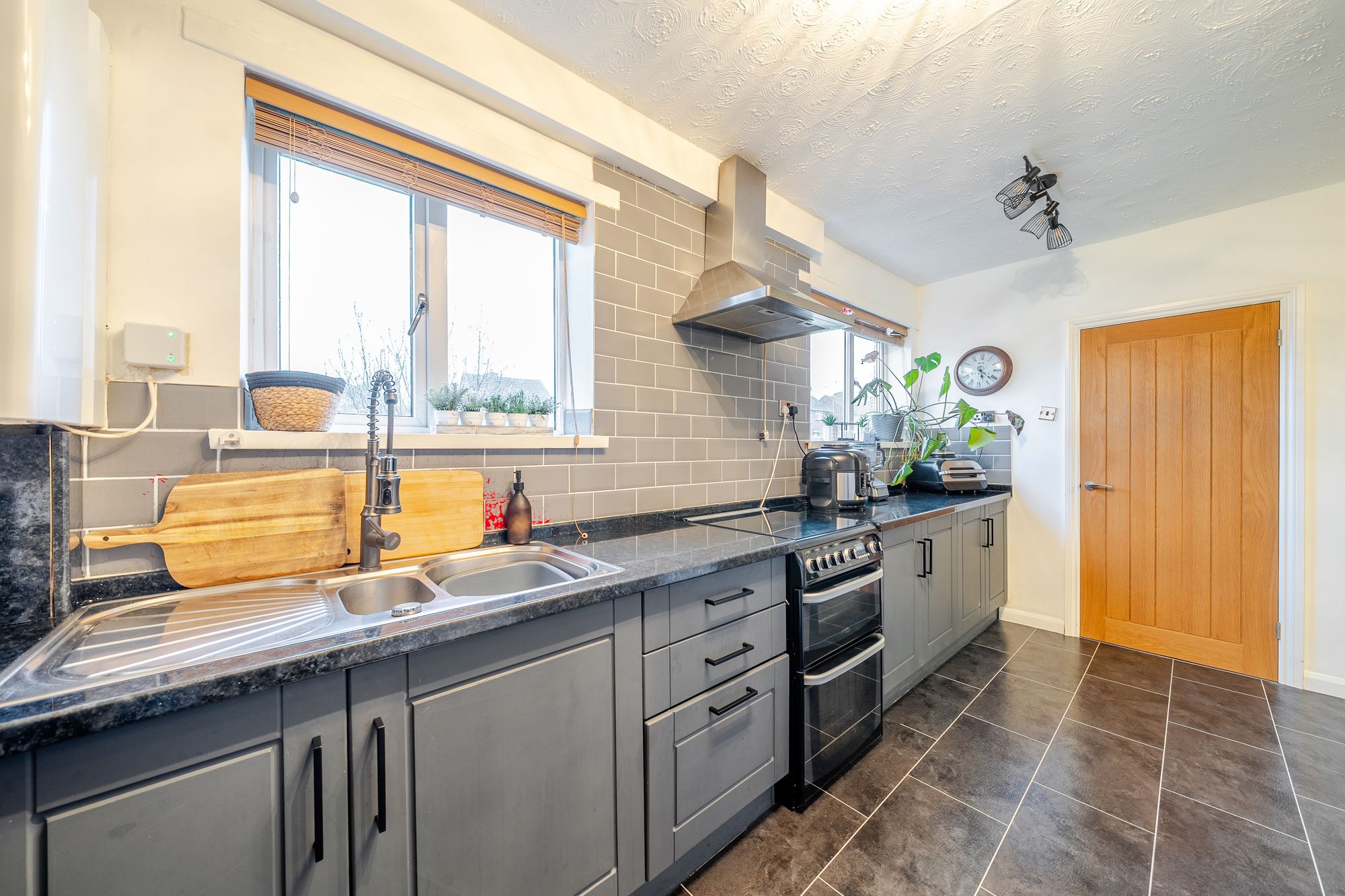 3 bed semi-detached house for sale in Farleigh Road, Pershore 3