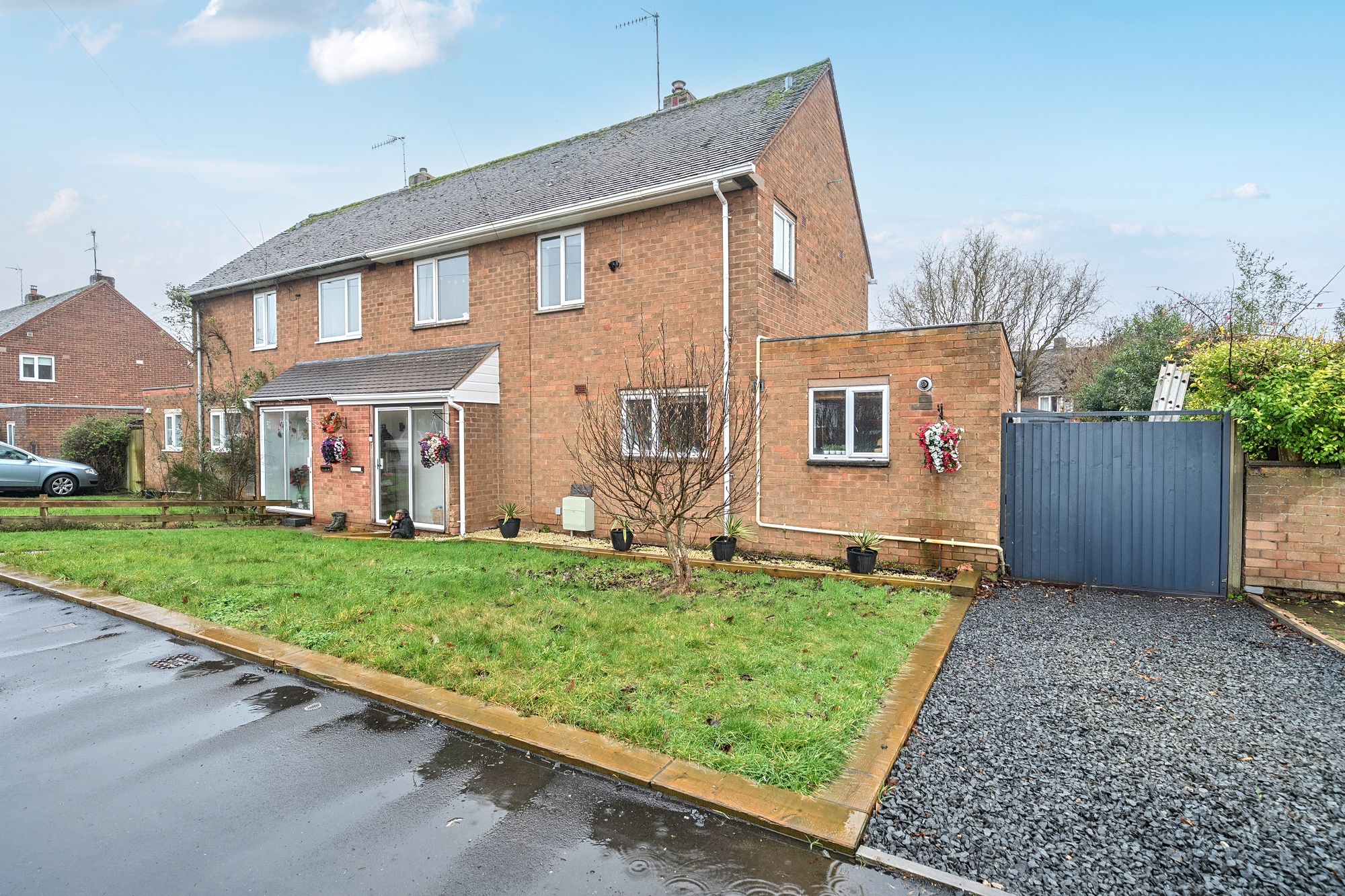 3 bed semi-detached house for sale in Farleigh Road, Pershore 1