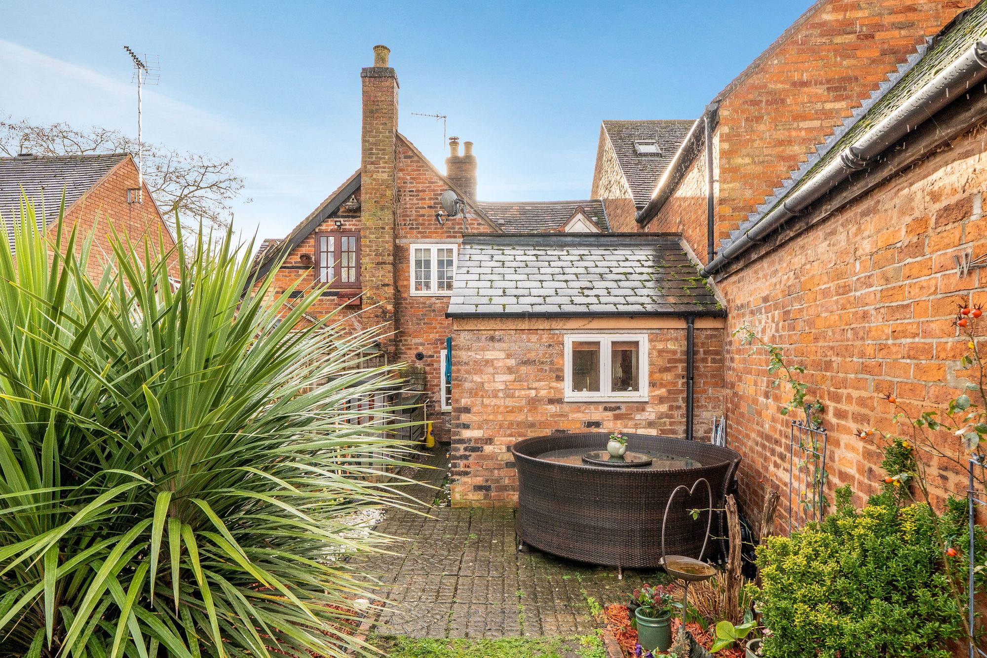 2 bed terraced house for sale in Newlands, Pershore 17