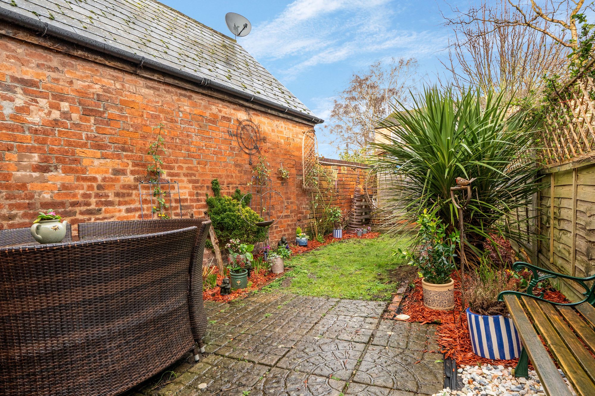 2 bed terraced house for sale in Newlands, Pershore 16