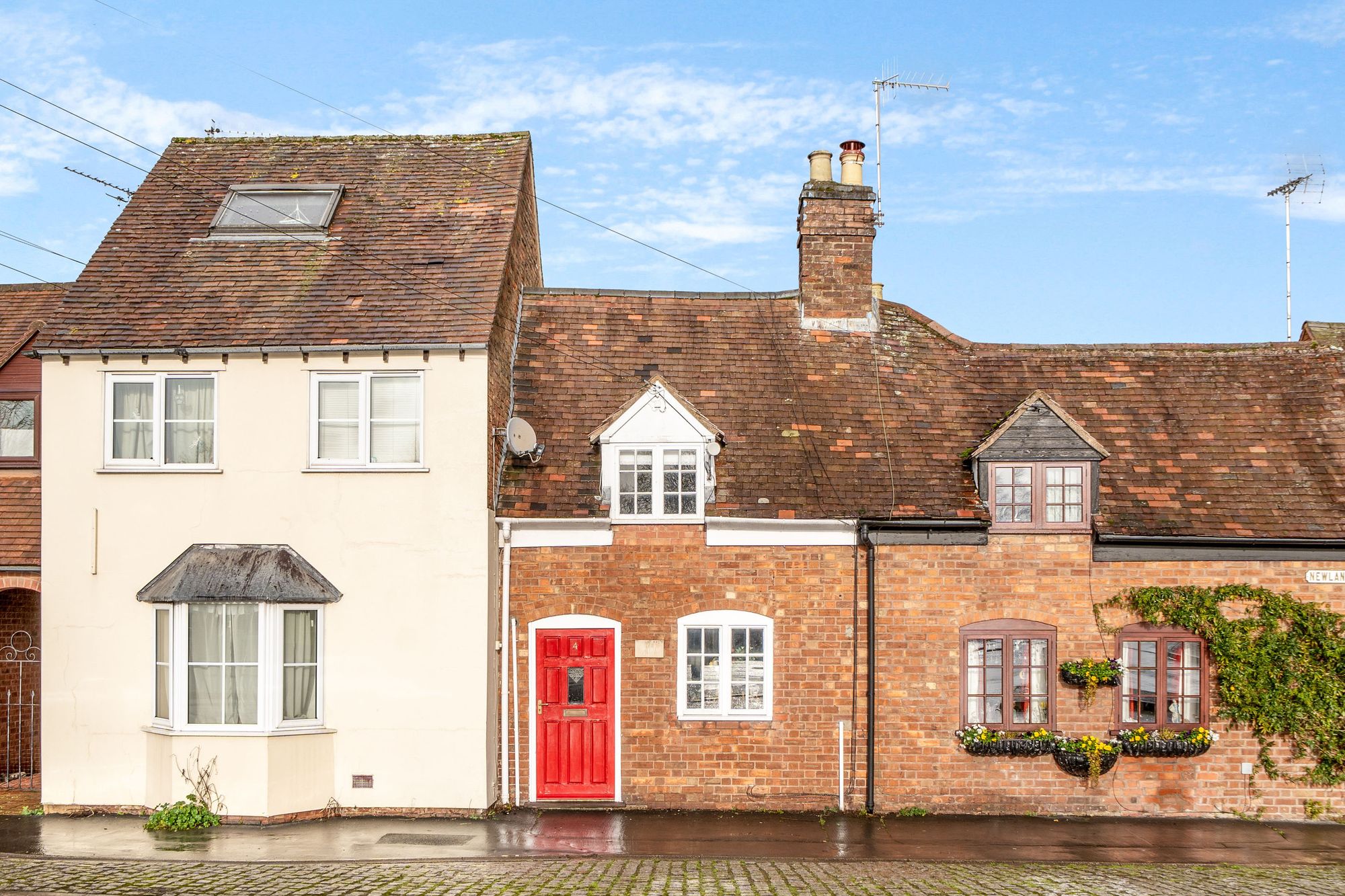 2 bed terraced house for sale in Newlands, Pershore - Property Image 1