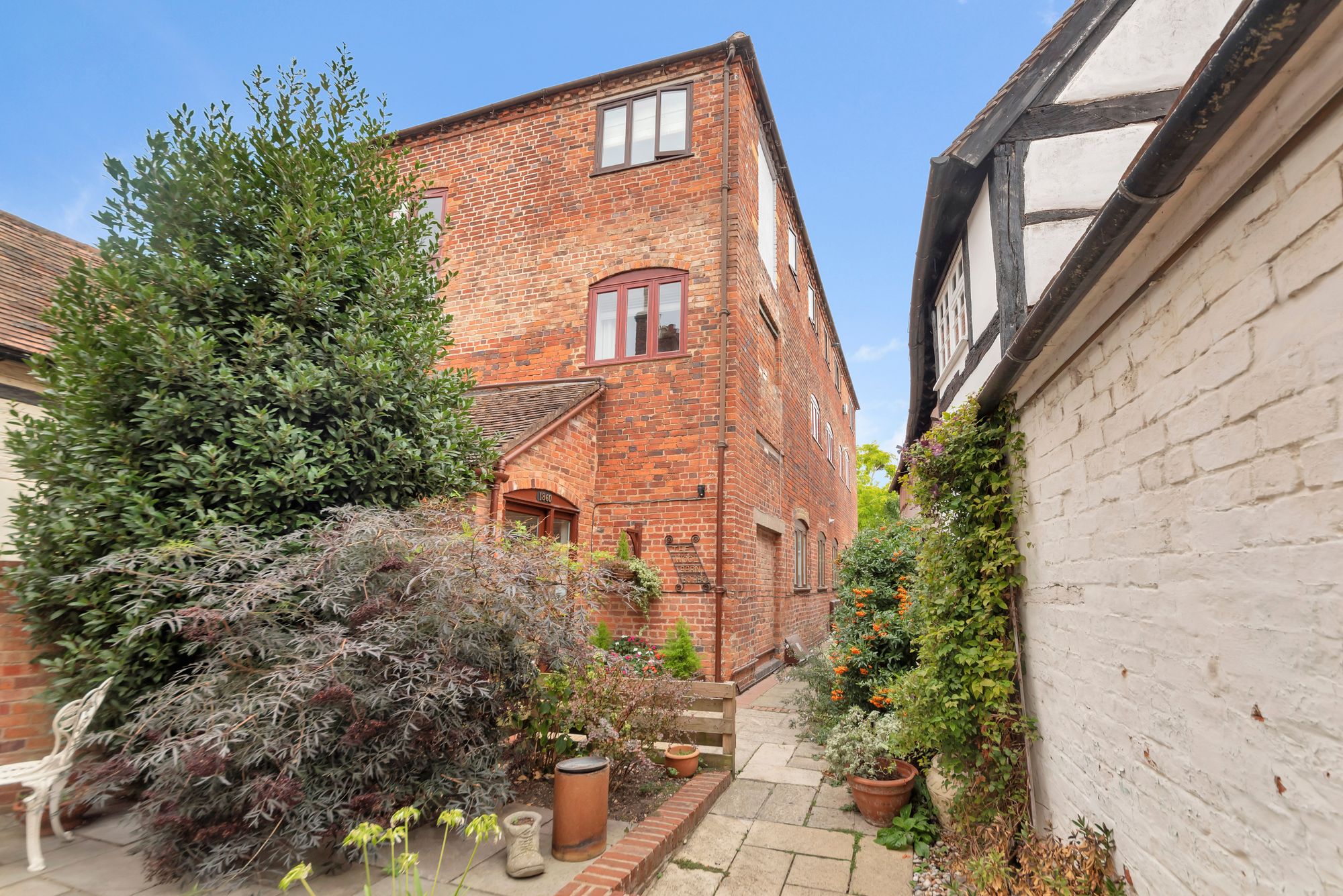 2 bed flat for sale in Bridge Street, Pershore, WR10