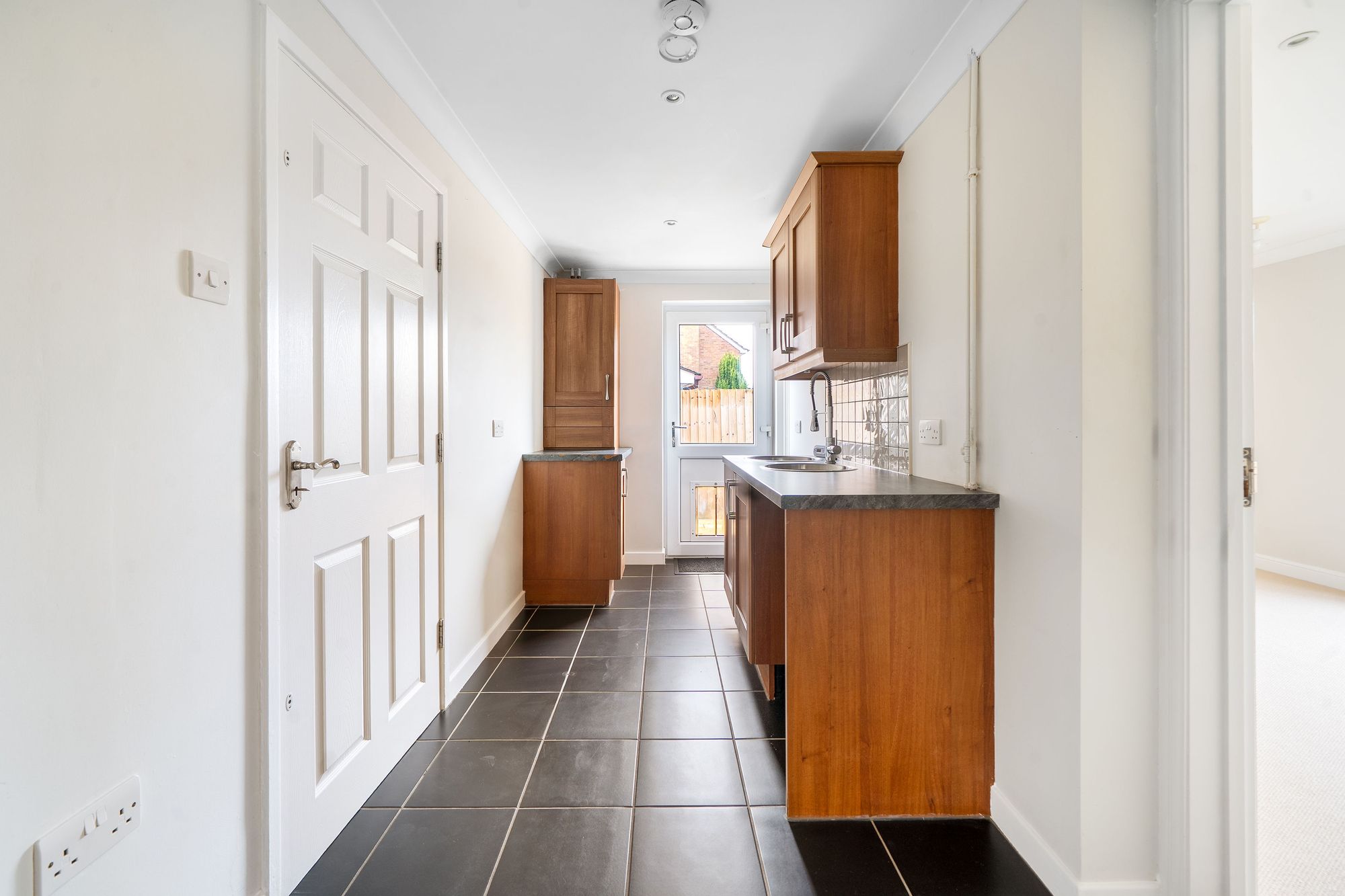 5 bed detached house for sale in Butt Furlong, Pershore 2