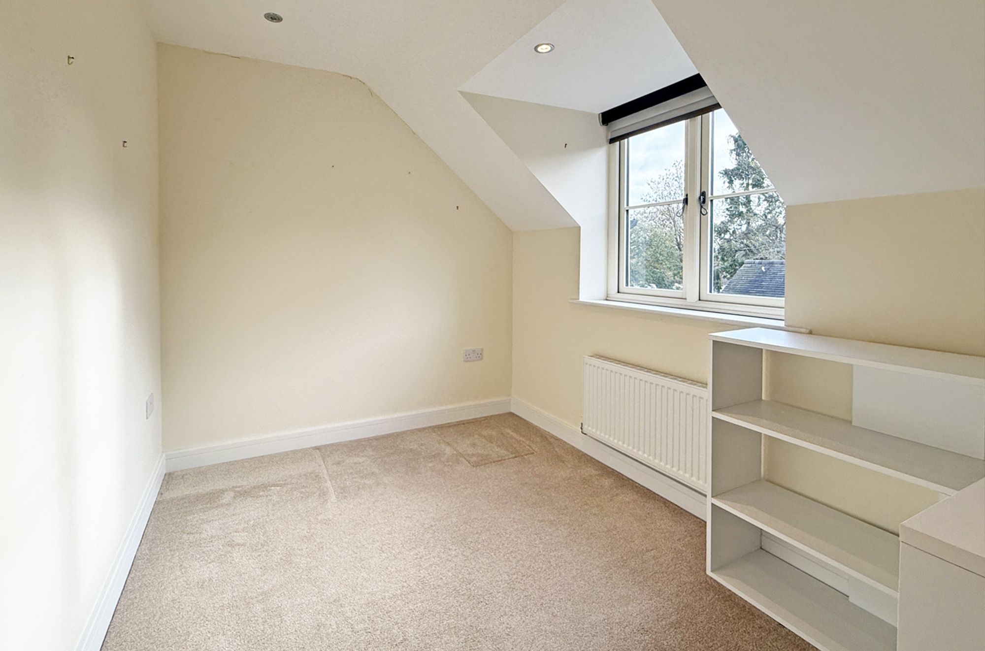 3 bed cottage for sale in High Street, Pershore 11