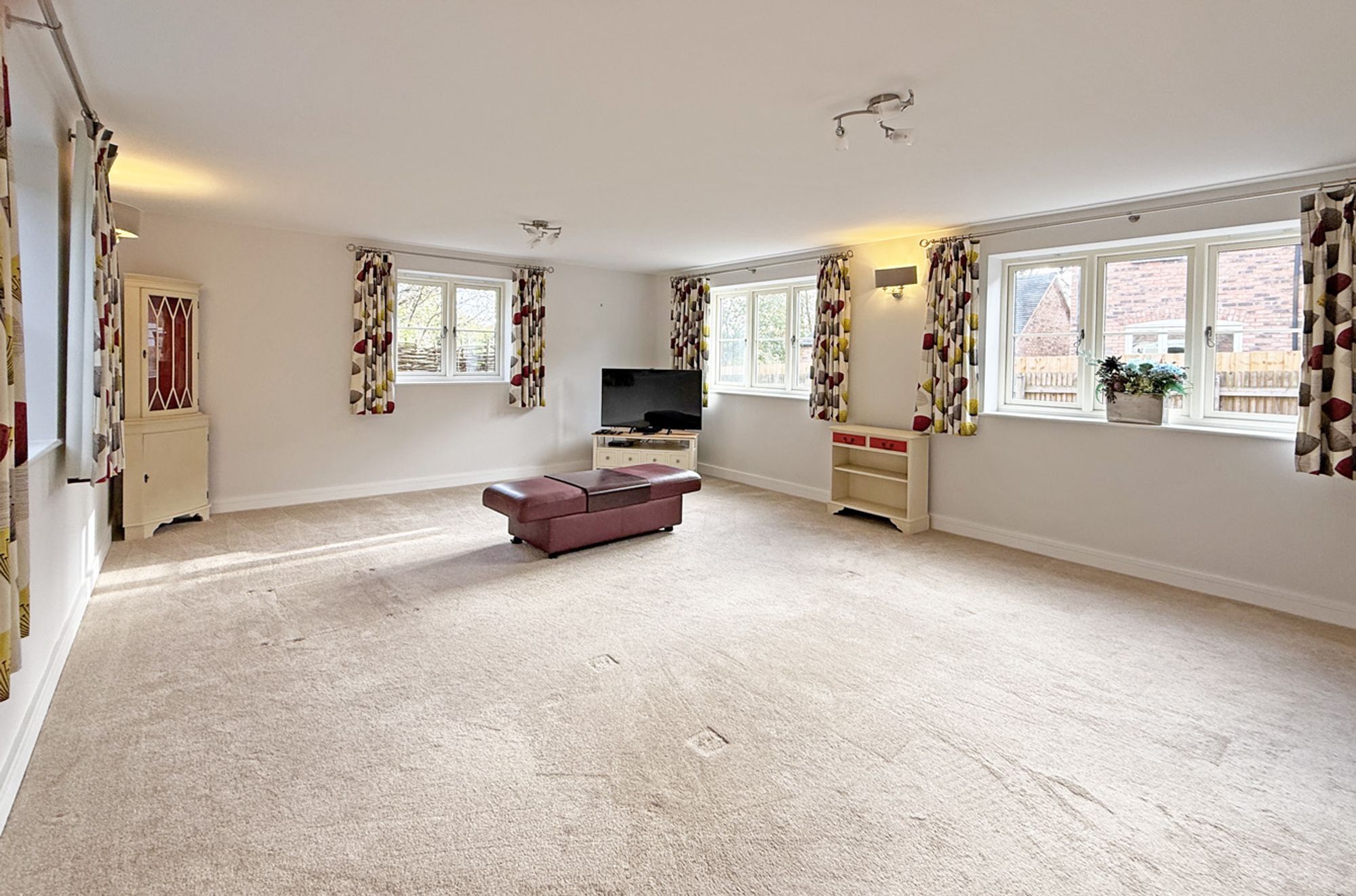 3 bed cottage for sale in High Street, Pershore 4