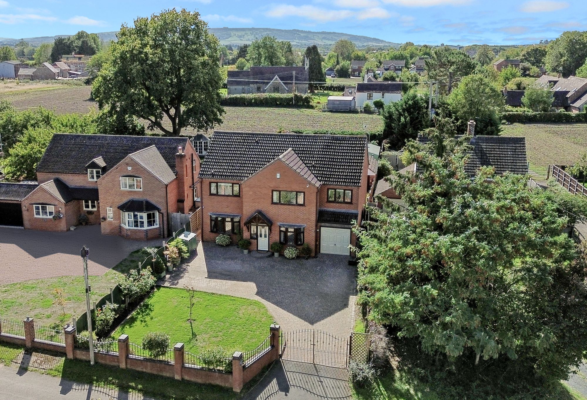 4 bed detached house for sale in Owletts End, Pershore 0