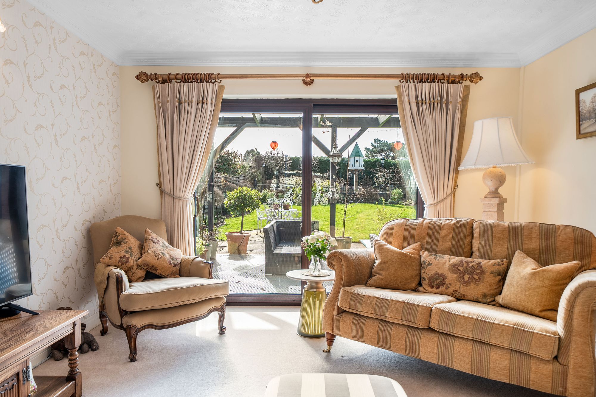 4 bed detached house for sale in Owletts End, Pershore 2