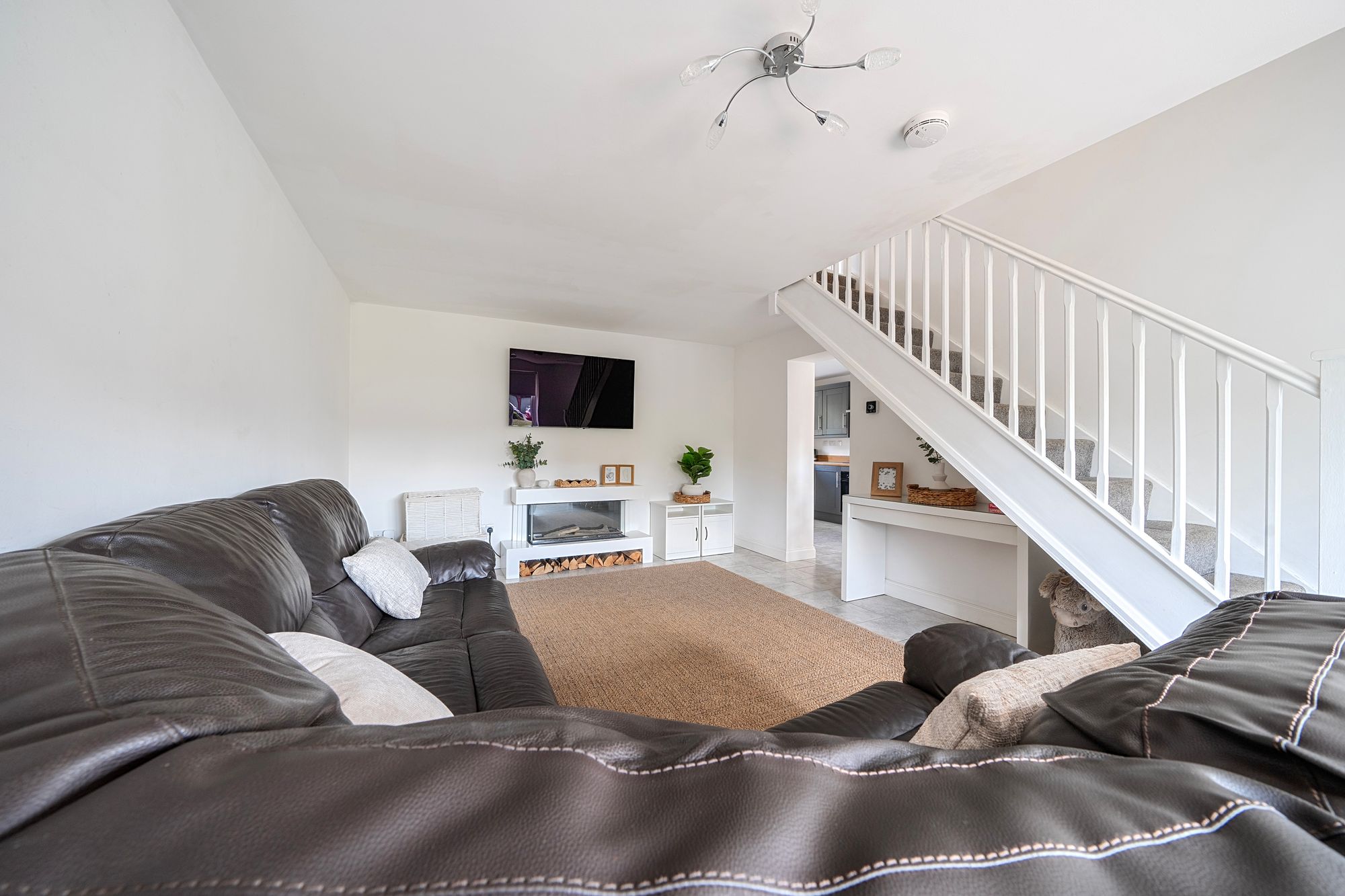 3 bed semi-detached house for sale in Chestnut Close, Pershore 3
