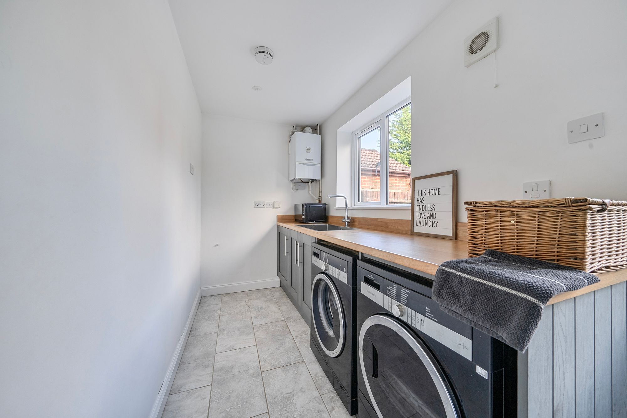3 bed semi-detached house for sale in Chestnut Close, Pershore 6