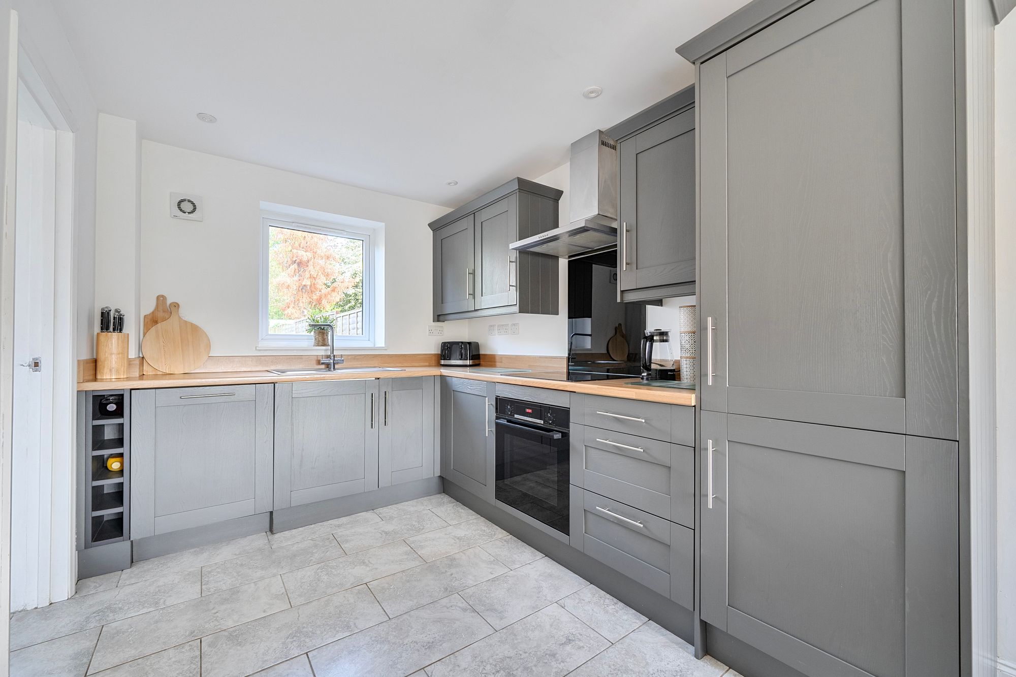 3 bed semi-detached house for sale in Chestnut Close, Pershore  - Property Image 2