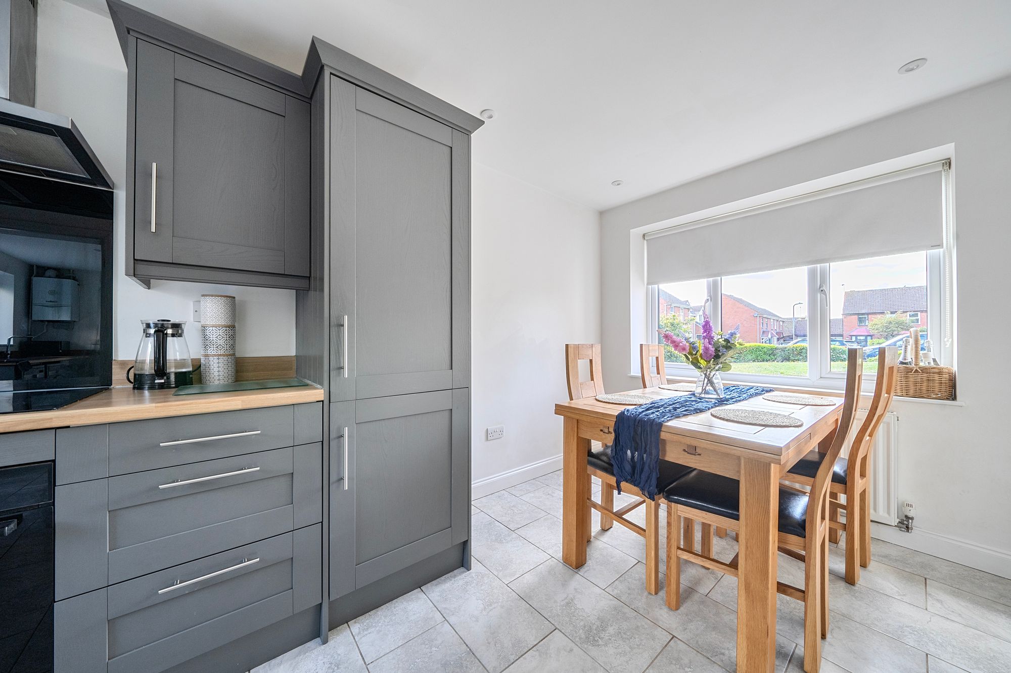 3 bed semi-detached house for sale in Chestnut Close, Pershore 2