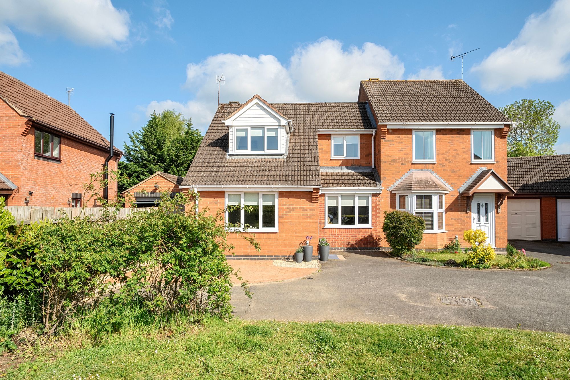 3 bed semi-detached house for sale in Chestnut Close, Pershore 16