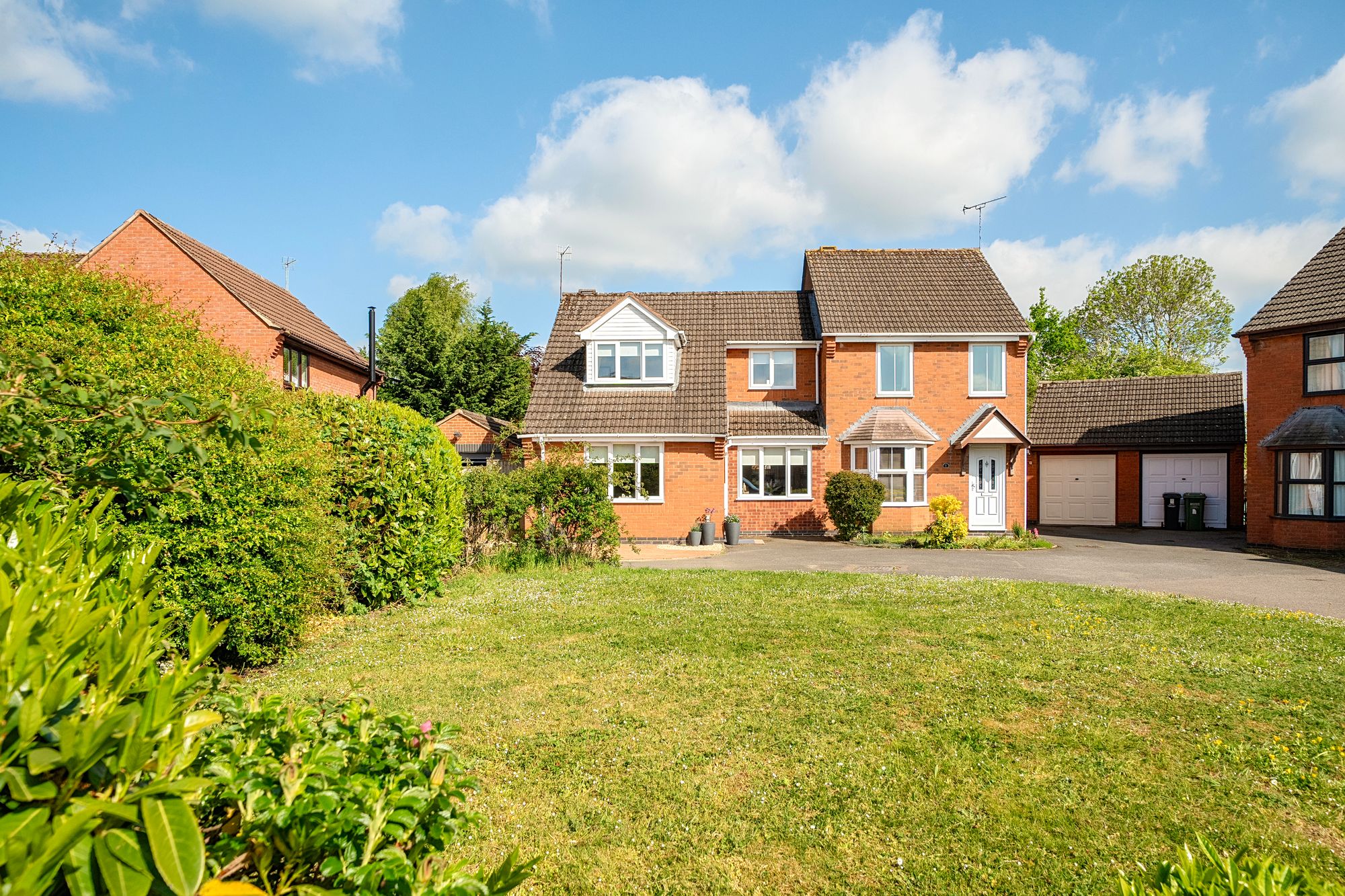3 bed semi-detached house for sale in Chestnut Close, Pershore  - Property Image 1