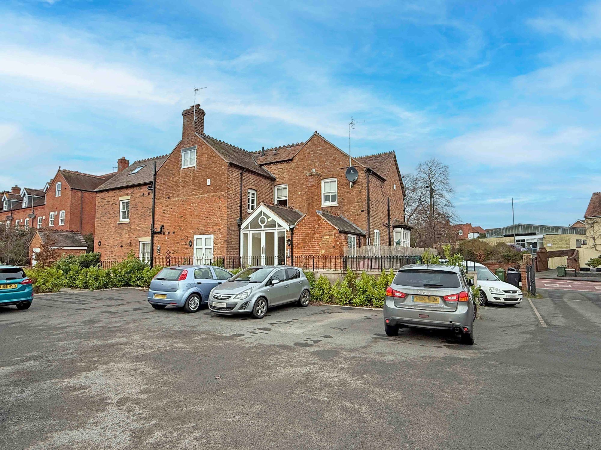 3 bed flat to rent in Worcester Road, Pershore  - Property Image 1