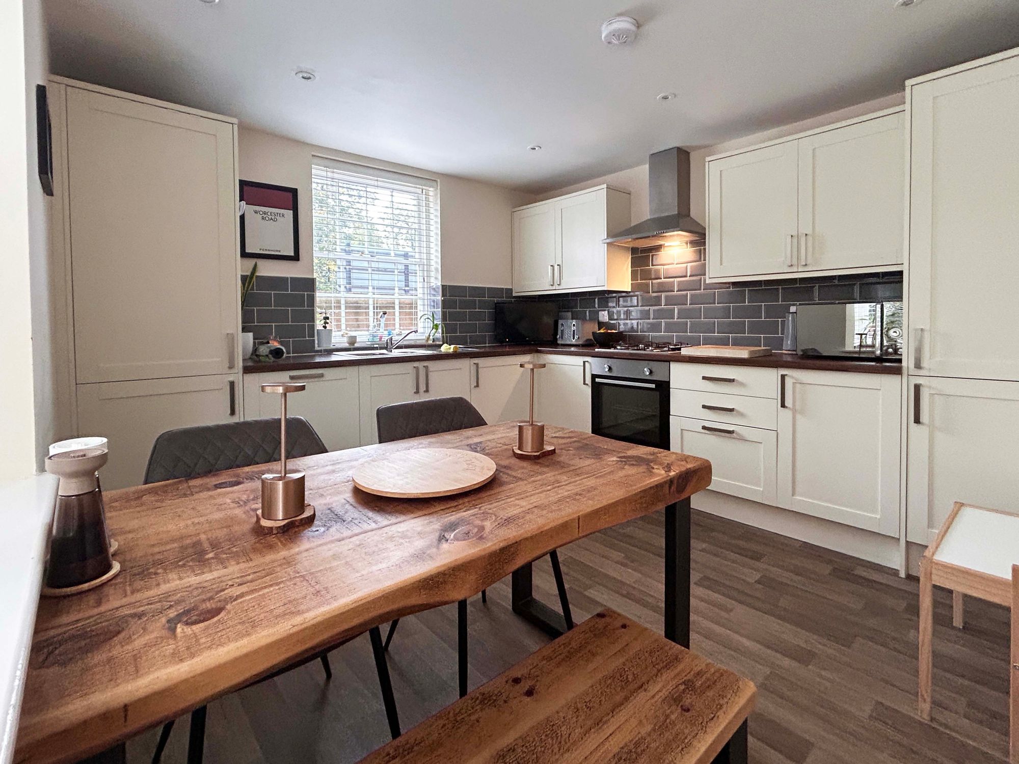 3 bed flat to rent in Worcester Road, Pershore 1