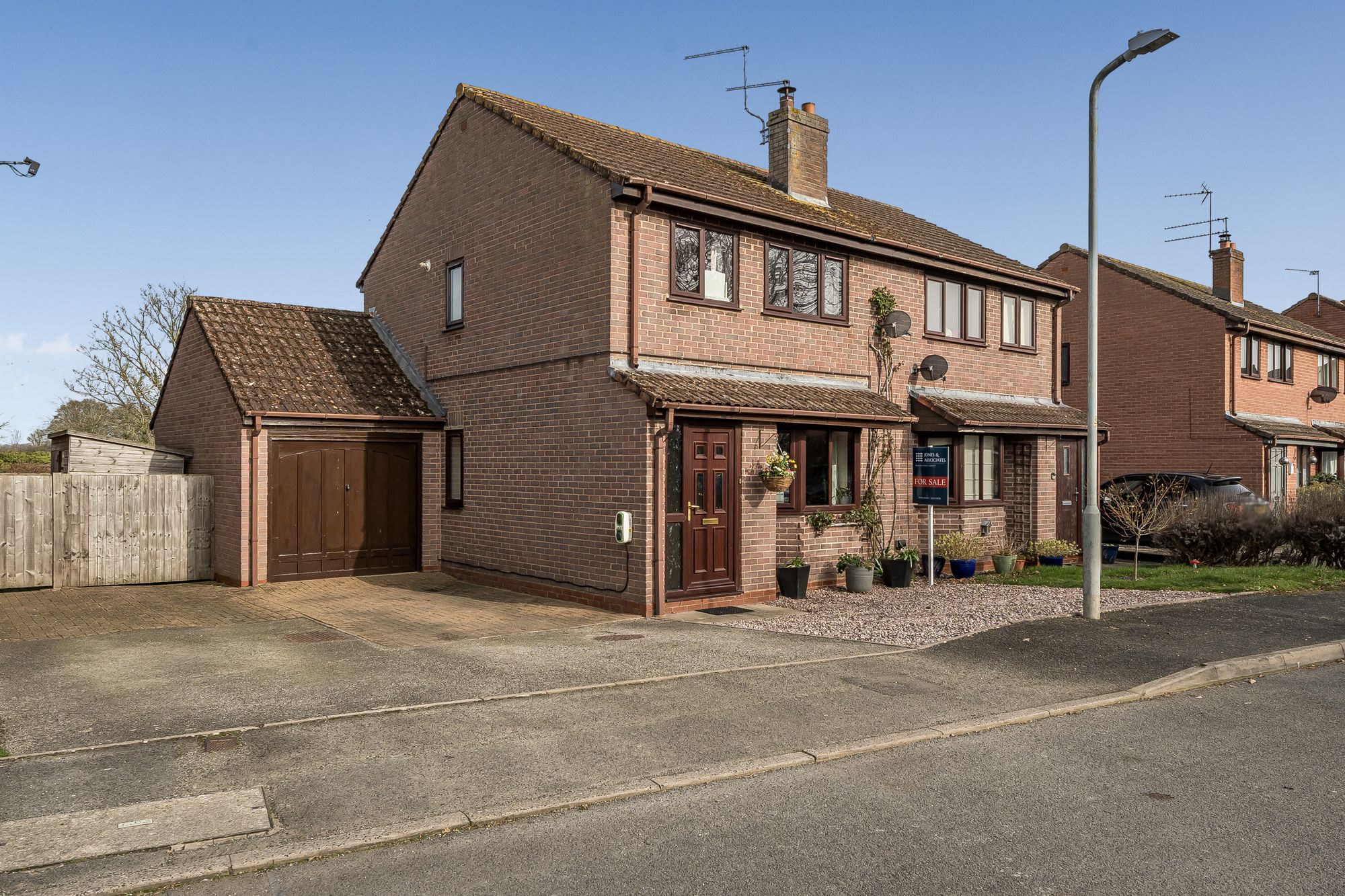 3 bed semi-detached house for sale in Hawthorne Close, Pershore - Property Image 1