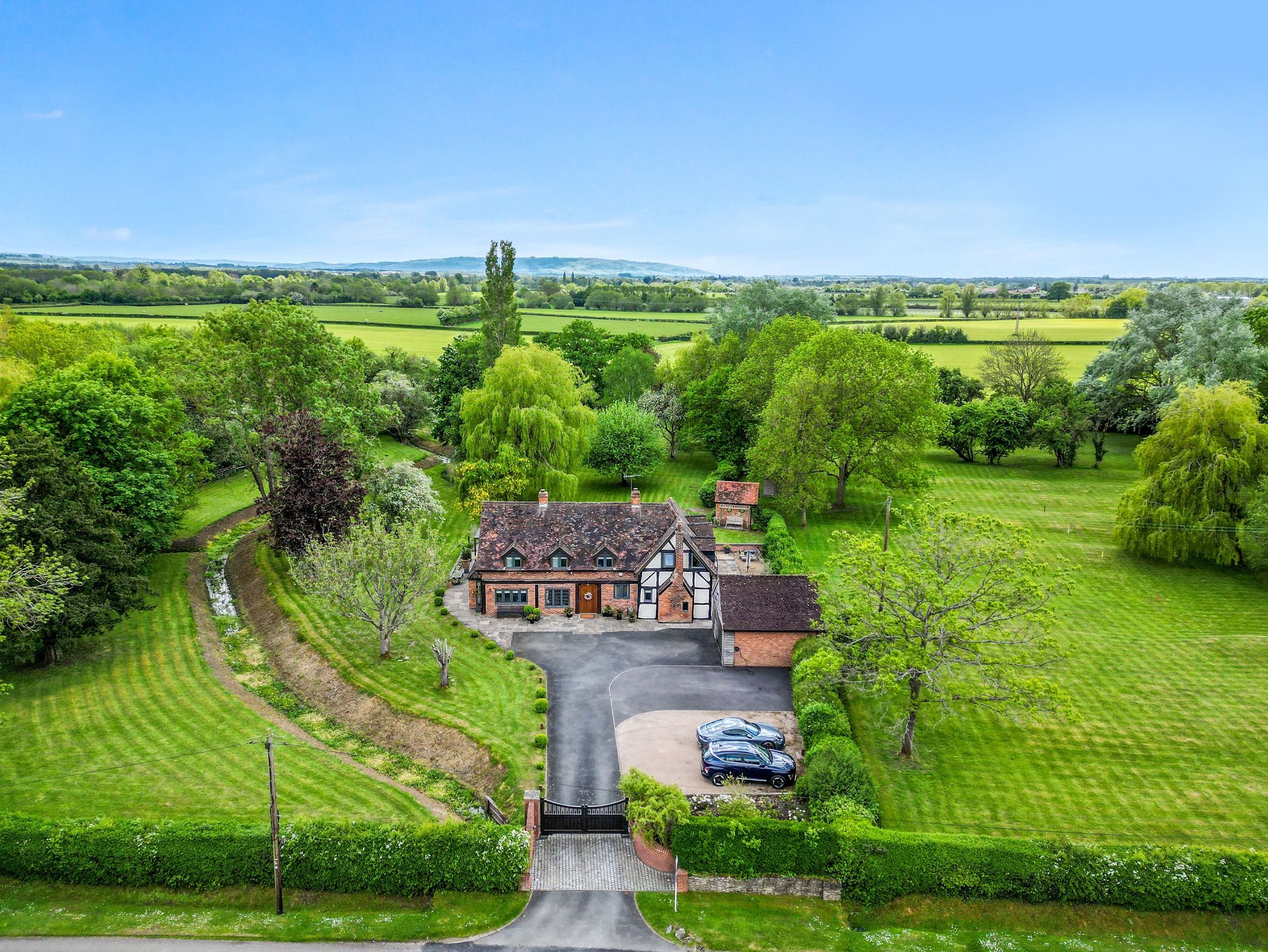 4 bed detached house for sale in Grafton Flyford, Worcester - Property Image 1