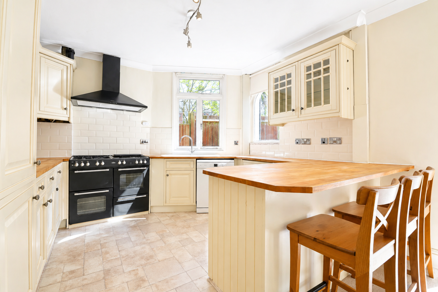 3 bed detached house to rent in Springfield Road, Guildford, GU1 4DP  - Property Image 2