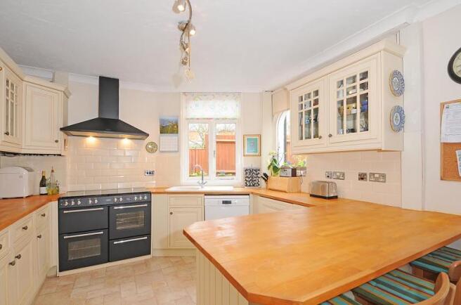 3 bed detached house to rent in Springfield Road, Guildford, GU1 4DP  - Property Image 4