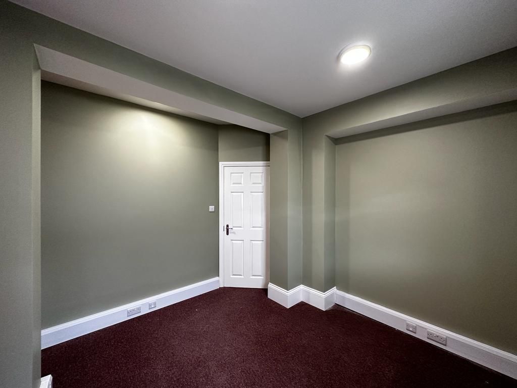 Office to rent in High Street, Leatherhead 11