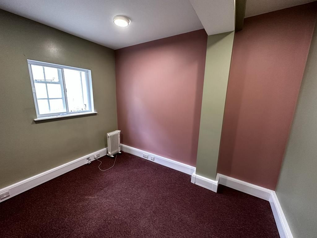 Office to rent in High Street, Leatherhead 10