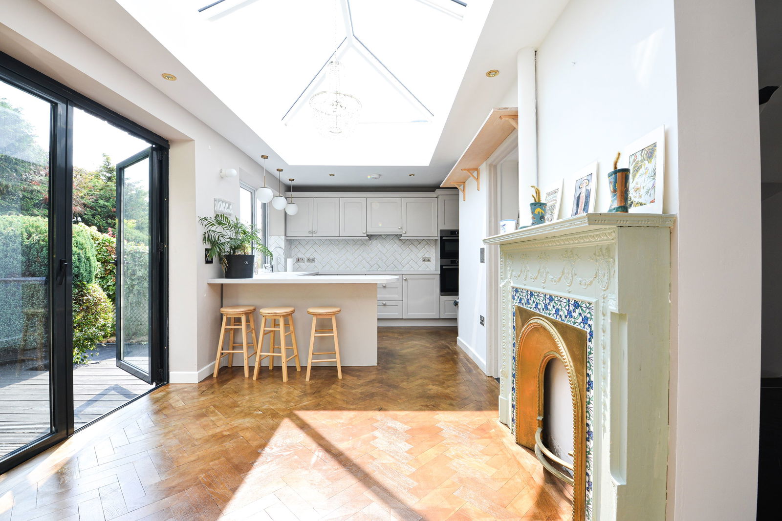 3 bed semi-detached house for sale in Tudor Close, Chessington 3