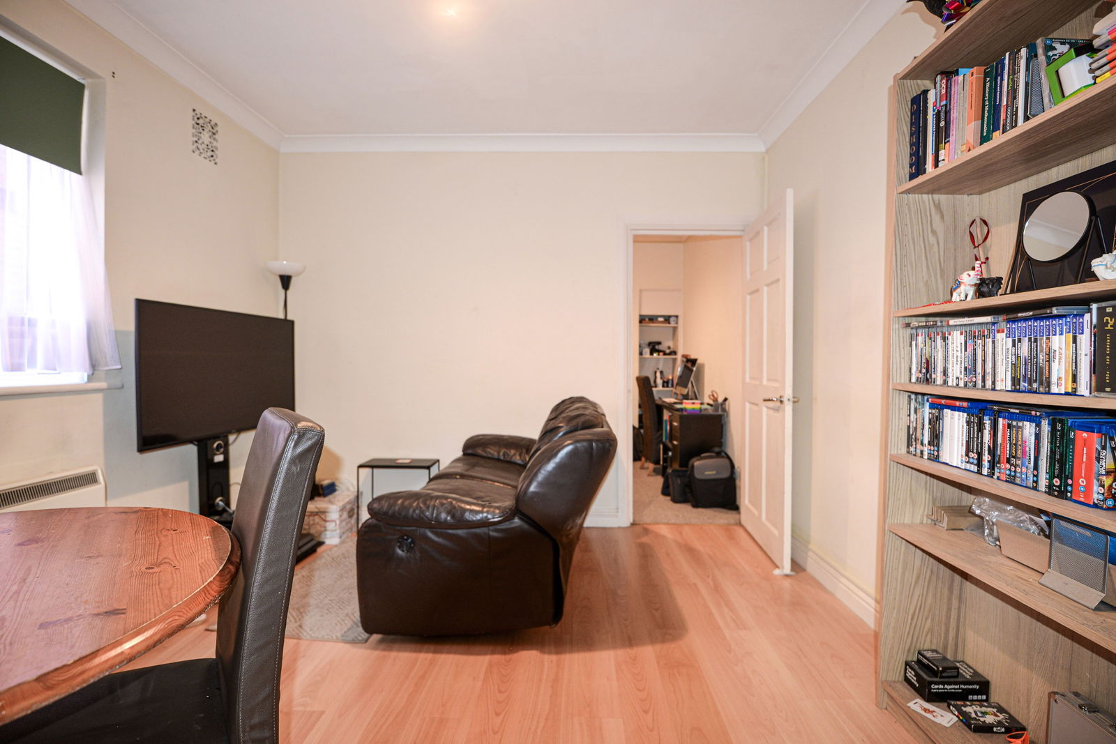 1 bed flat to rent in York Road, Guildford, GU1 4DG  - Property Image 2