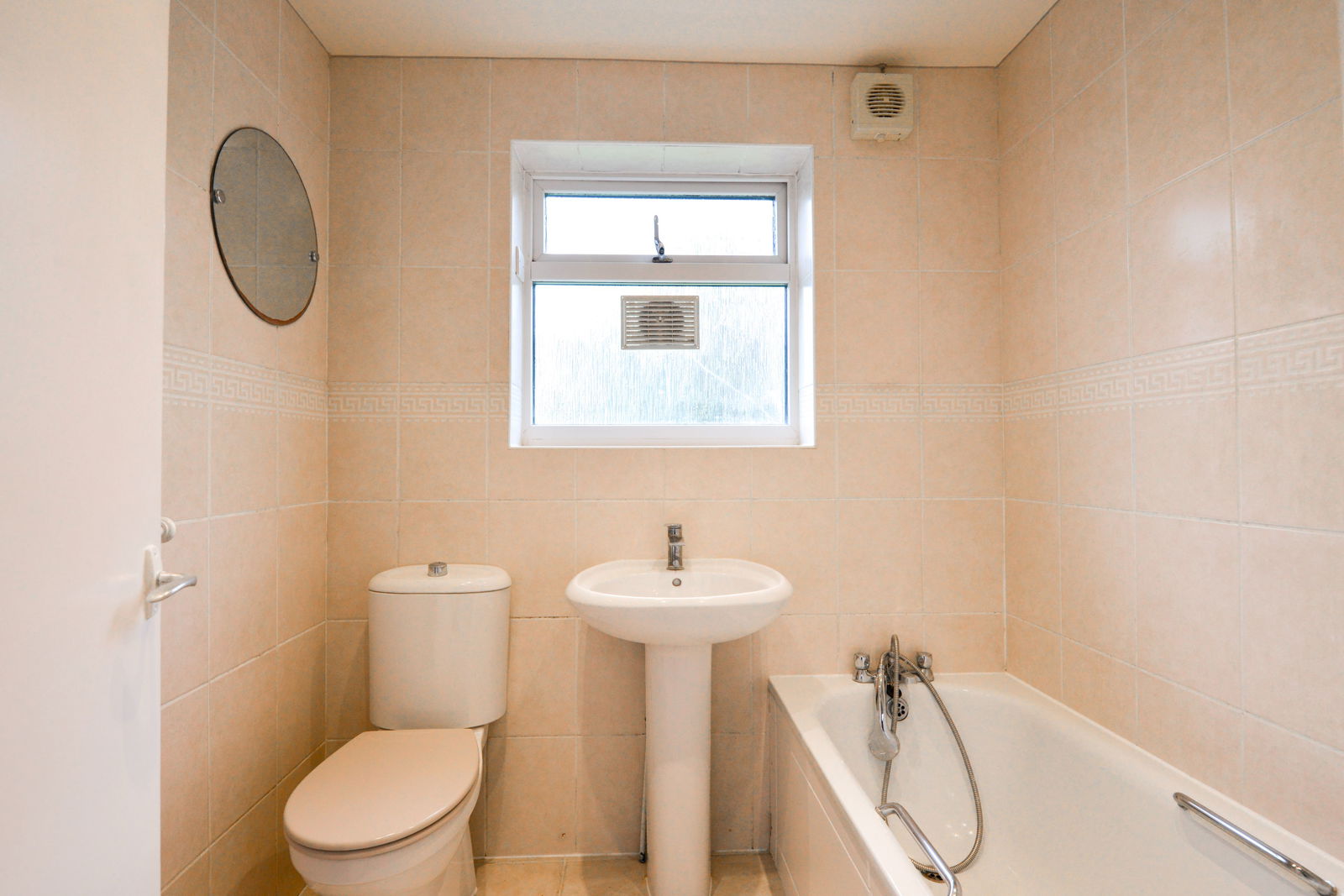 4 bed semi-detached house to rent in New Cross Road, Guildford, GU2 9NS  - Property Image 9
