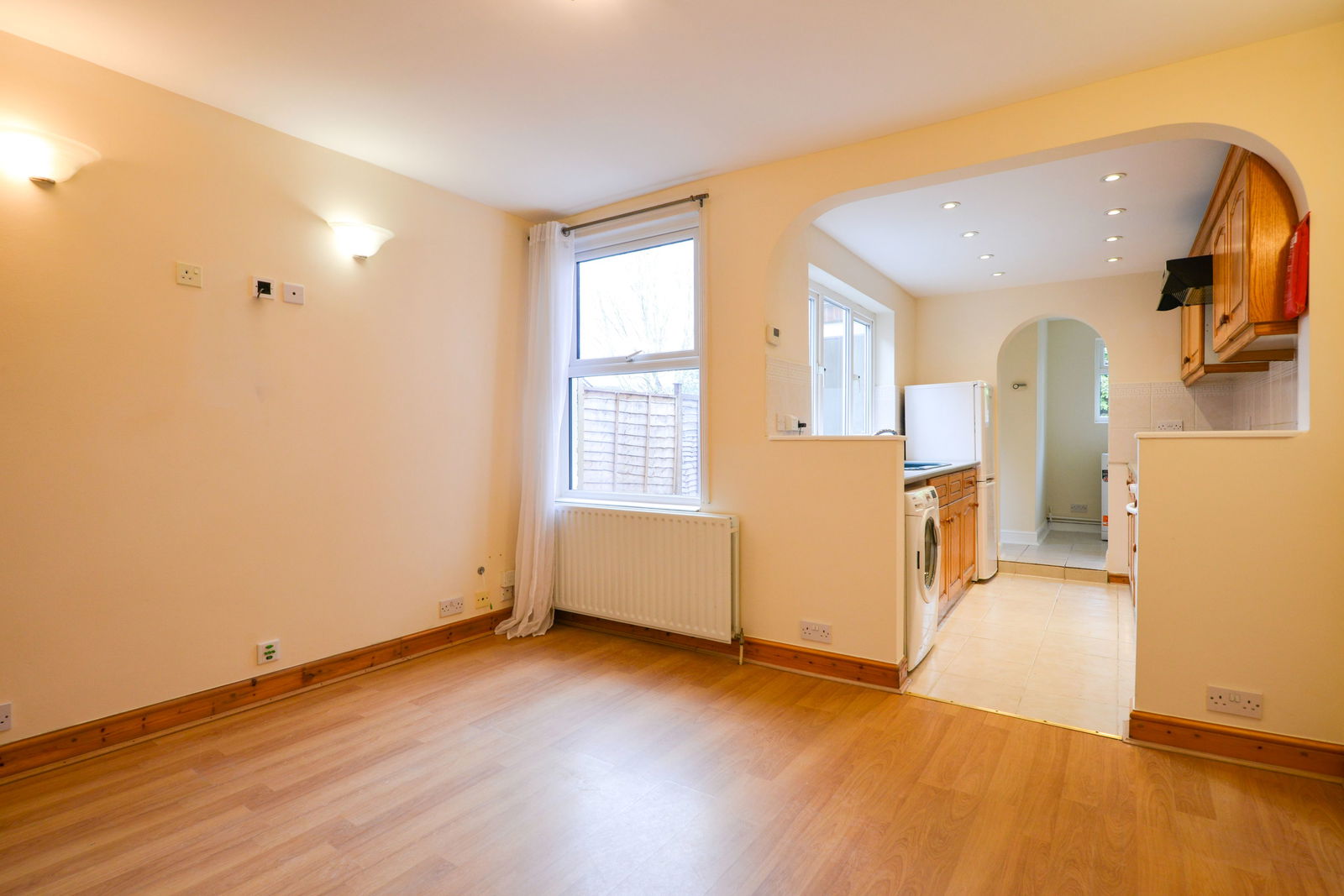 4 bed semi-detached house to rent in New Cross Road, Guildford, GU2 9NS  - Property Image 5