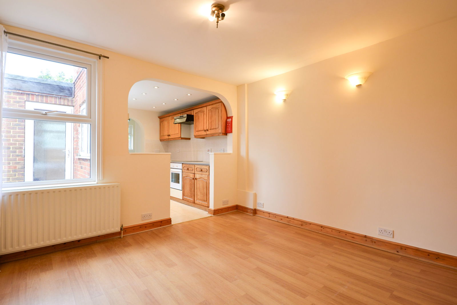 4 bed semi-detached house to rent in New Cross Road, Guildford, GU2 9NS  - Property Image 2